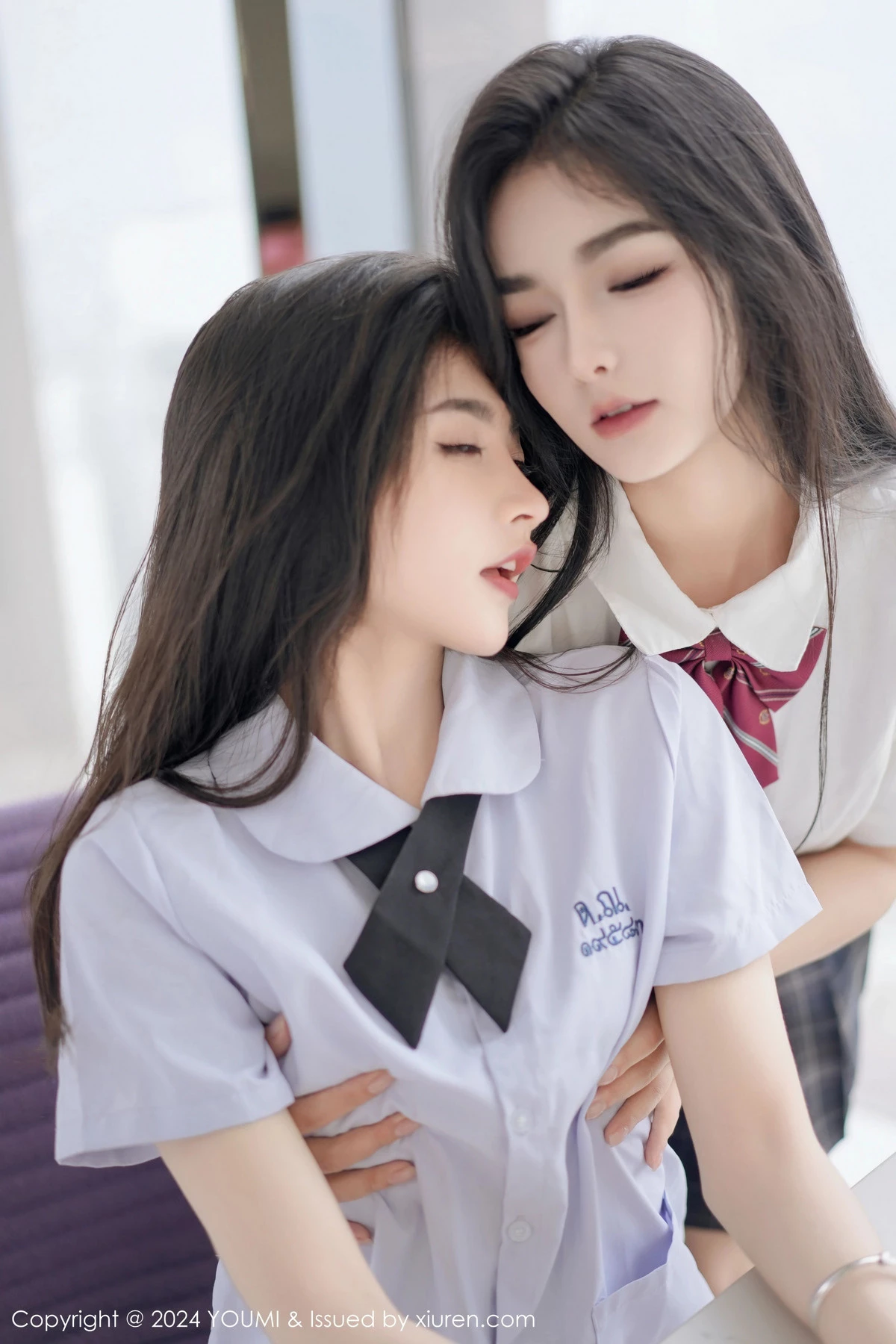 秀人集.com_[YouMi尤蜜荟]Vol.1057_模特鱼尾fish＆小茶茶性感学妹制服配黑丝袜秀完美身材迷人写真103P