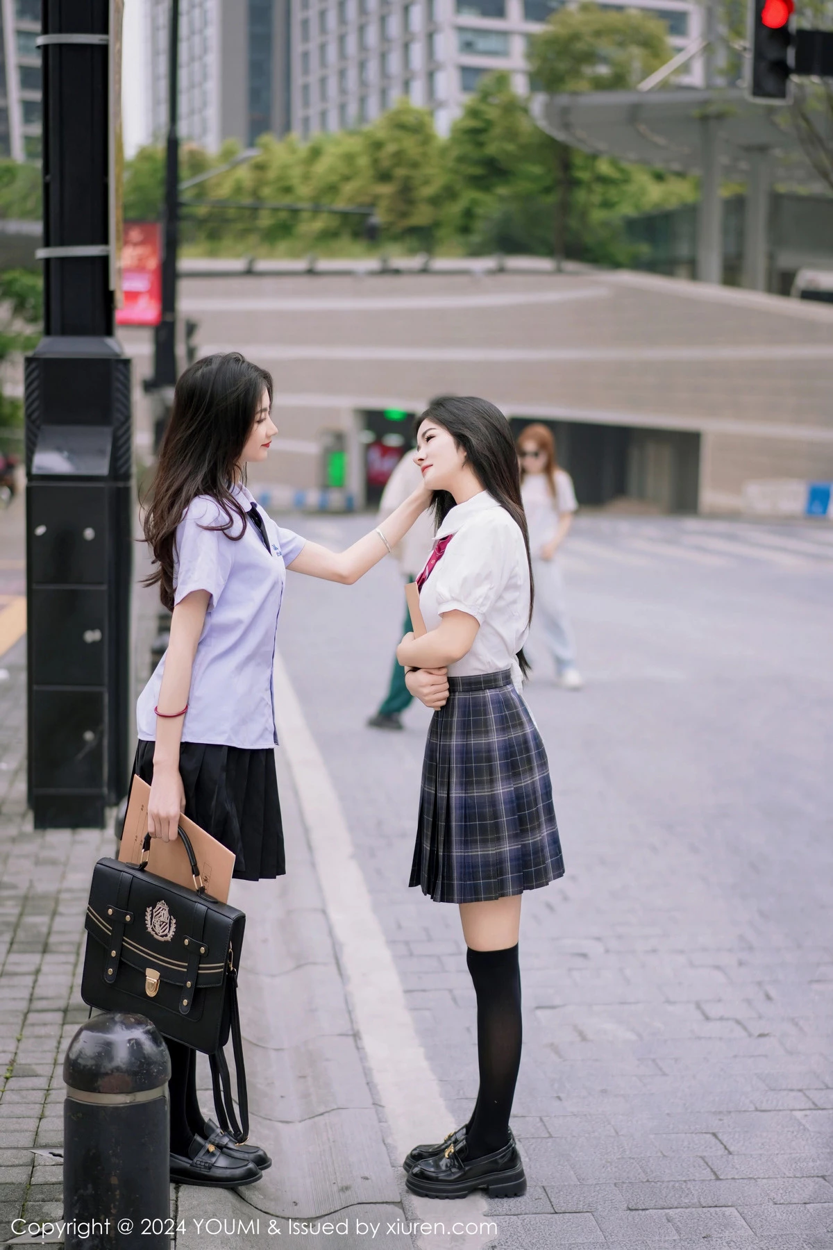 秀人集.com_[YouMi尤蜜荟]Vol.1057_模特鱼尾fish＆小茶茶性感学妹制服配黑丝袜秀完美身材迷人写真103P