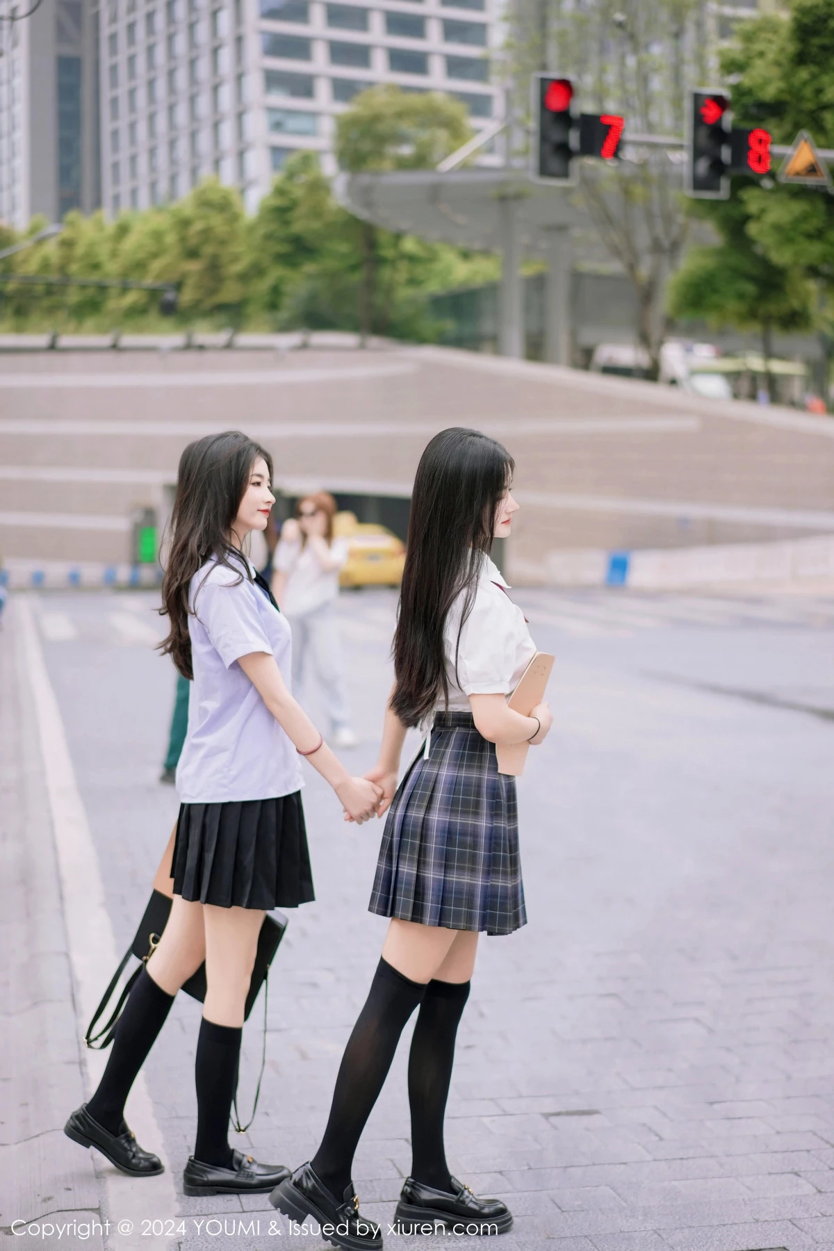 秀人集.com_[YouMi尤蜜荟]Vol.1057_模特鱼尾fish＆小茶茶性感学妹制服配黑丝袜秀完美身材迷人写真103P