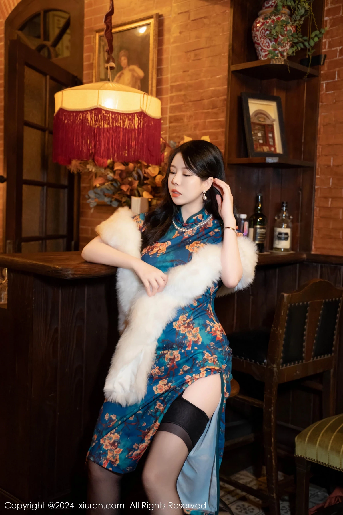 秀人集.com_[XiuRen秀人网]No.8476_模特白茹雪性感深色旗袍露红色内衣配黑丝袜秀完美身材诱惑写真60P