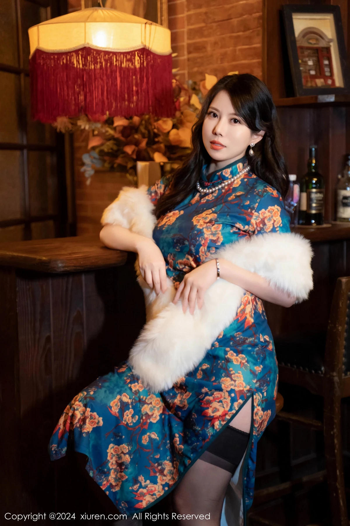 秀人集.com_[XiuRen秀人网]No.8476_模特白茹雪性感深色旗袍露红色内衣配黑丝袜秀完美身材诱惑写真60P