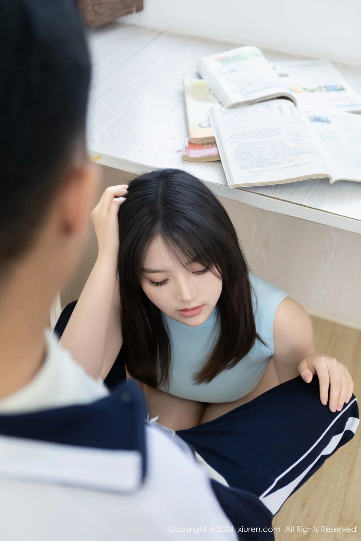 秀人集.com_[XiuRen秀人网]No.8482_模特豆瓣酱性感浅蓝上衣配白短裙露超薄肉丝秀丰满身材诱惑写真119P