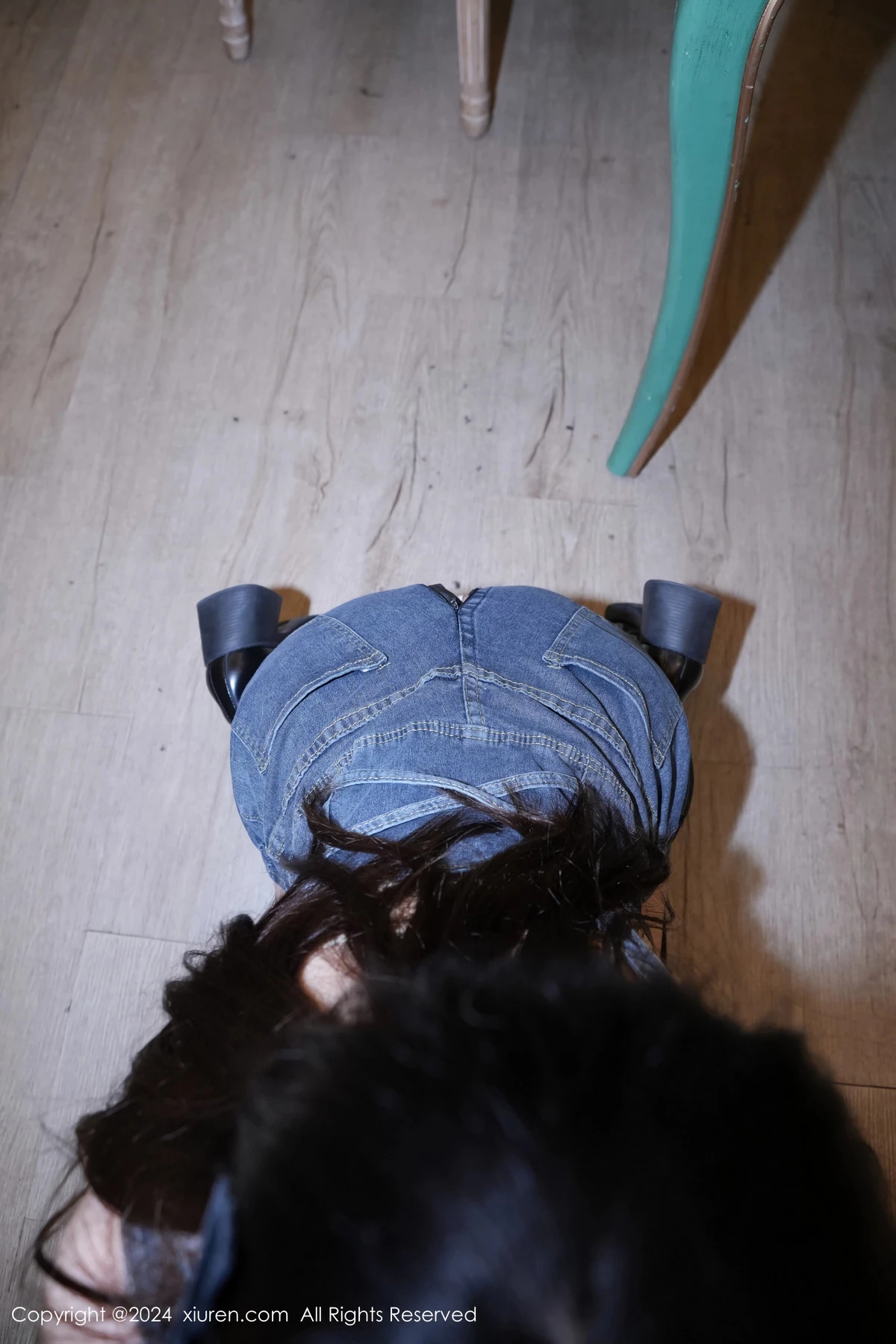 秀人集.com_[XiuRen秀人网]No.8508_模特林月月性感抹胸牛仔背带服配黑色腿袜秀完美身材迷人写真63P