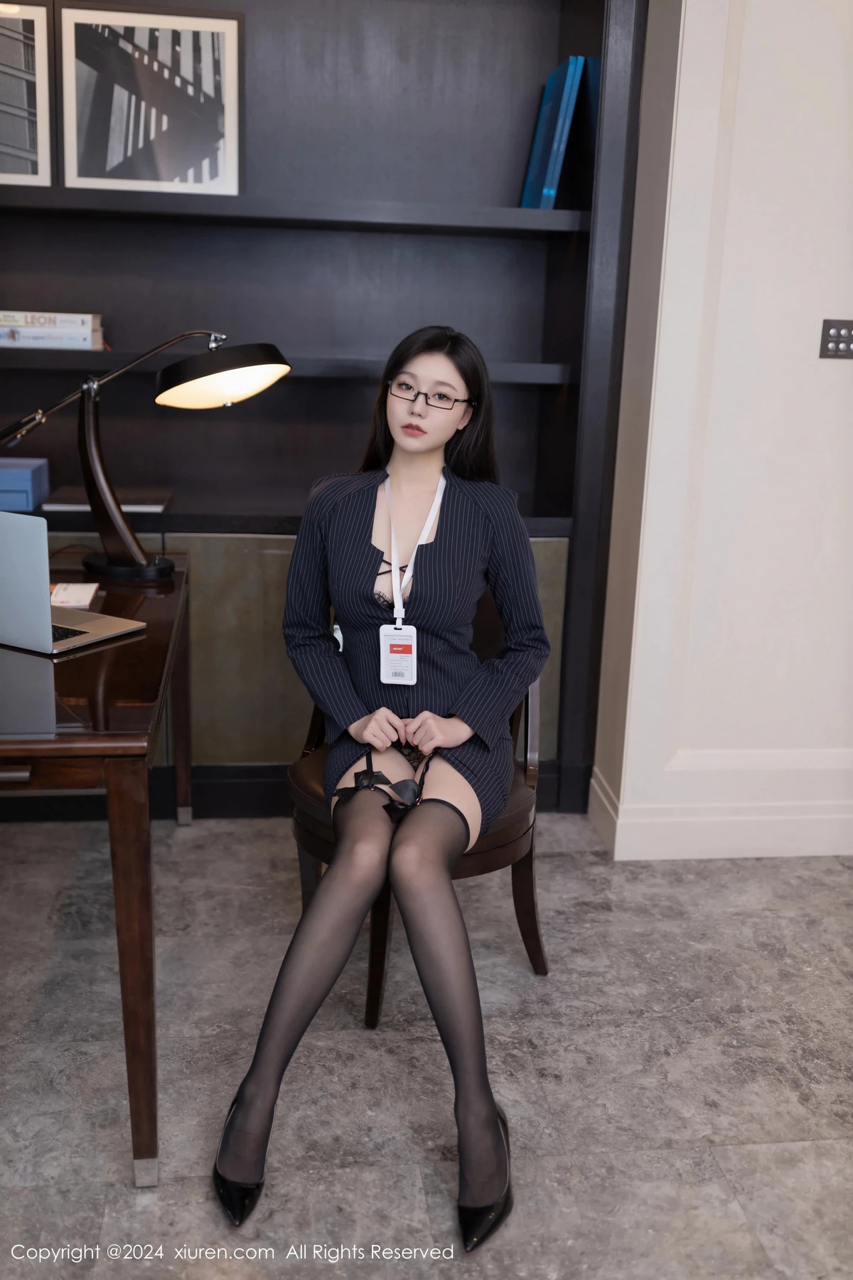 秀人集.com_[XiuRen秀人网]No.8537_模特安然anran性感OL制服露黑色蕾丝内衣配黑丝袜惹火诱惑写真80P