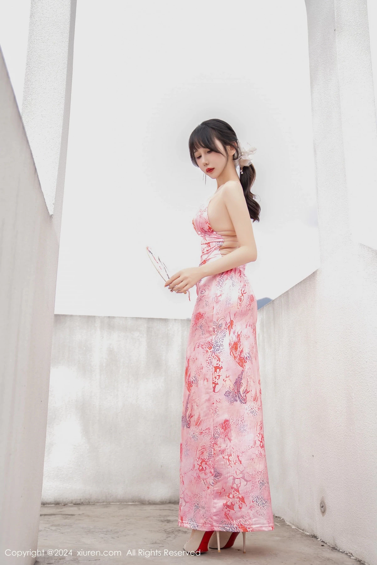 秀人集.com_[XiuRen秀人网]No.8535_模特波巧酱性感粉色露背连衣裙配开档肉丝秀曼妙身姿诱惑写真80P