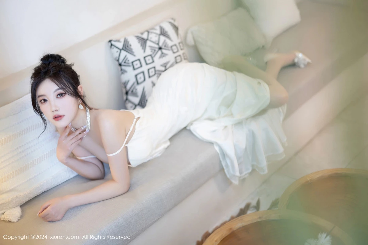 秀人集.com_[XiuRen秀人网]No.8538_女神杨晨晨Yome性感白色连衣裙配白色丝袜秀完美身材诱惑写真81P