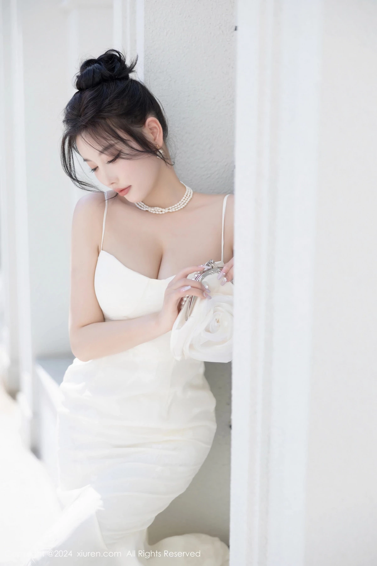 秀人集.com_[XiuRen秀人网]No.8538_女神杨晨晨Yome性感白色连衣裙配白色丝袜秀完美身材诱惑写真81P