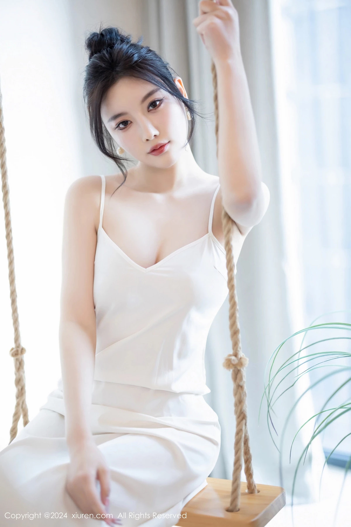 秀人集.com_[XiuRen秀人网]No.8538_女神杨晨晨Yome性感白色连衣裙配白色丝袜秀完美身材诱惑写真81P