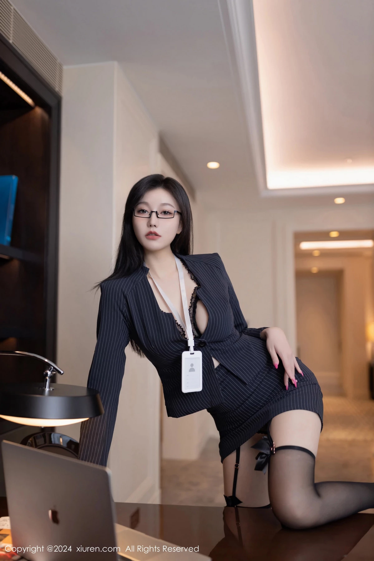 秀人集.com_[XiuRen秀人网]No.8537_模特安然anran性感OL制服露黑色蕾丝内衣配黑丝袜惹火诱惑写真80P