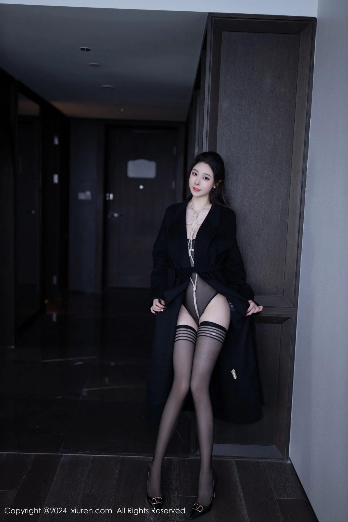 秀人集.com_[XiuRen秀人网]No.8552_模特小逗逗性感黑色薄纱连体衣情趣捆绑秀惹火身材撩人诱惑写真80P