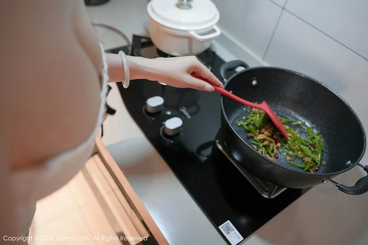 秀人集.com_[XiuRen秀人网]No.8557_模特晚苏susu性感浅色OL服饰配原色丝袜秀完美身材诱惑写真111P