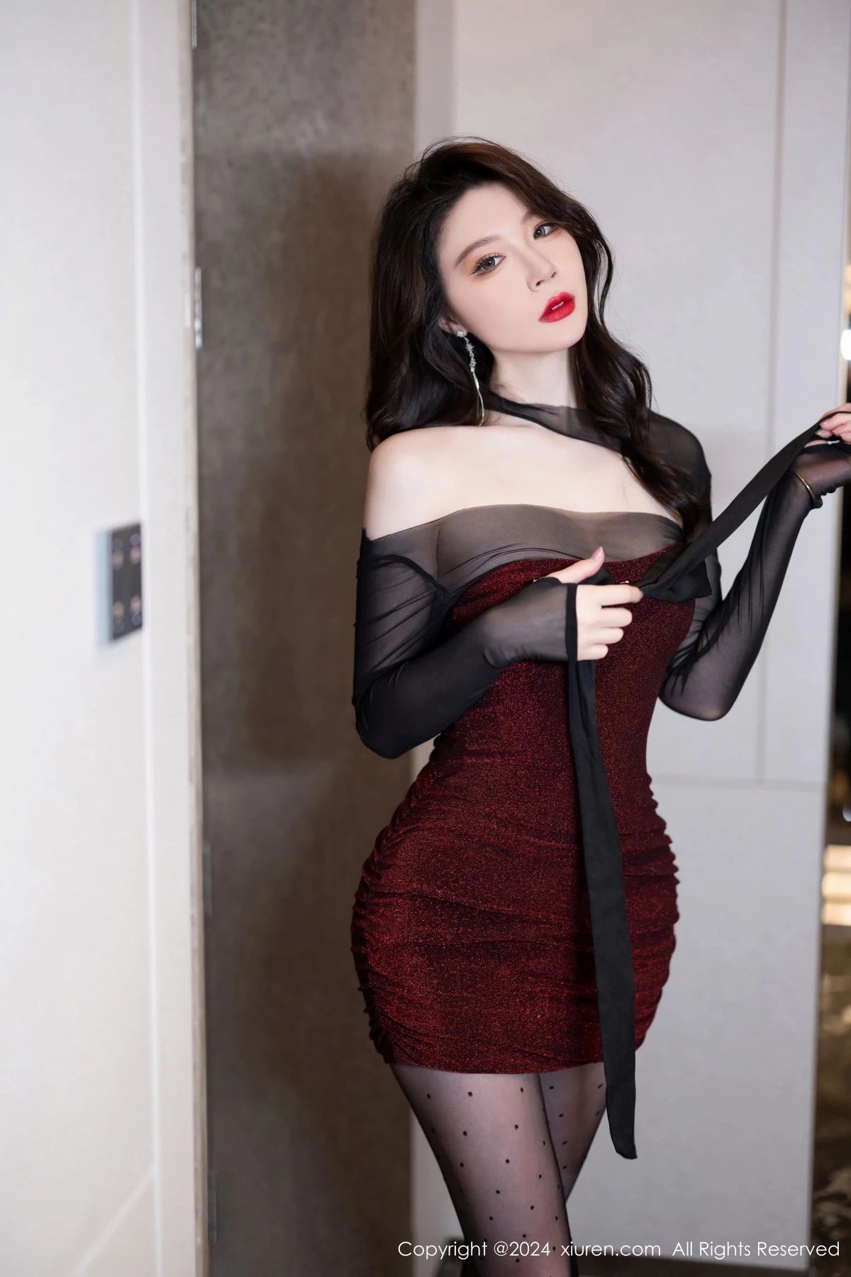 秀人集.com_[XiuRen秀人网]No.8583_模特梦心玥深红连衣短裙露黑色内衣配黑丝袜秀高挑身材迷人写真88P