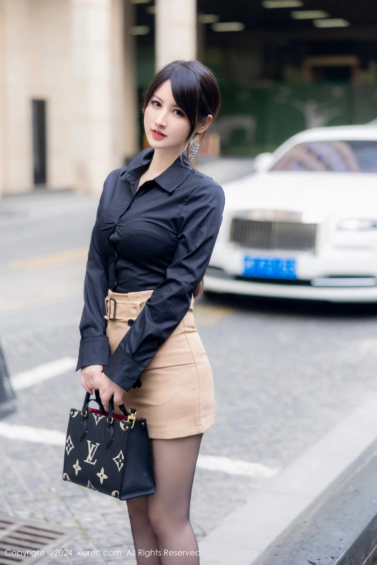 秀人集.com_[XiuRen秀人网]No.8569_模特诗诗kiki性感黑色OL服饰露红色内衣秀丰腴身材撩人诱惑写真83P