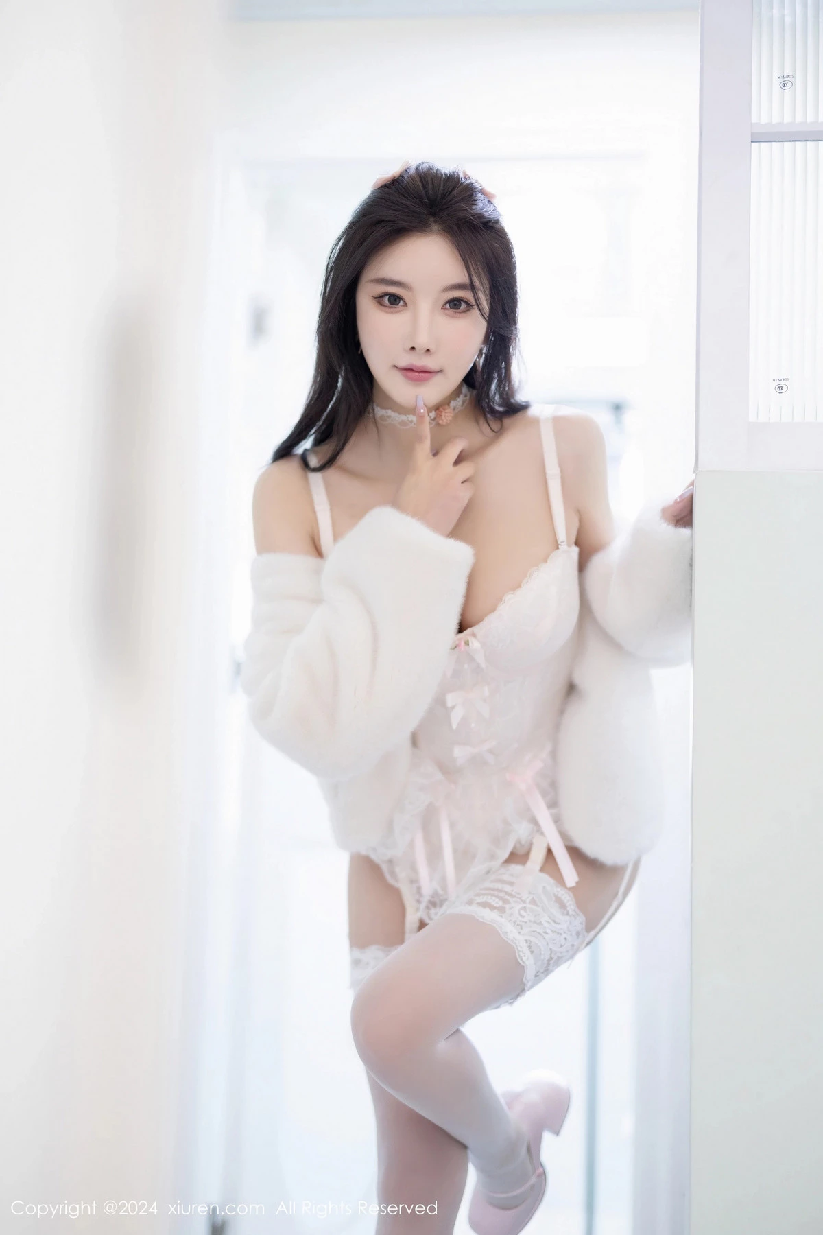 秀人集.com_[XiuRen秀人网]No.8570_女神杨晨晨Yome性感白色连衣短裙配白丝吊袜秀完美身材诱惑写真80P