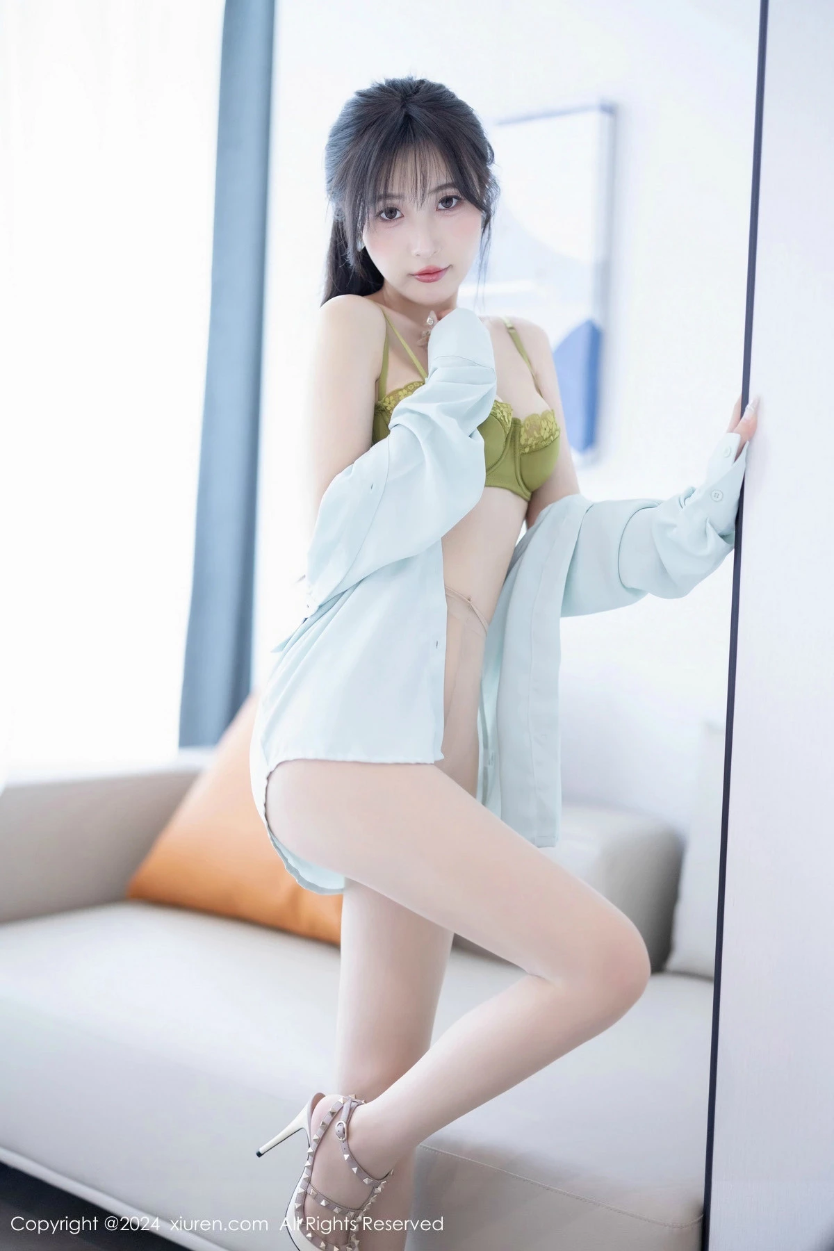 秀人集.com_[XiuRen秀人网]No.8589_模特林星阑性感浅绿衬衫配白短裙露超薄肉丝秀曼妙身姿诱惑写真86P