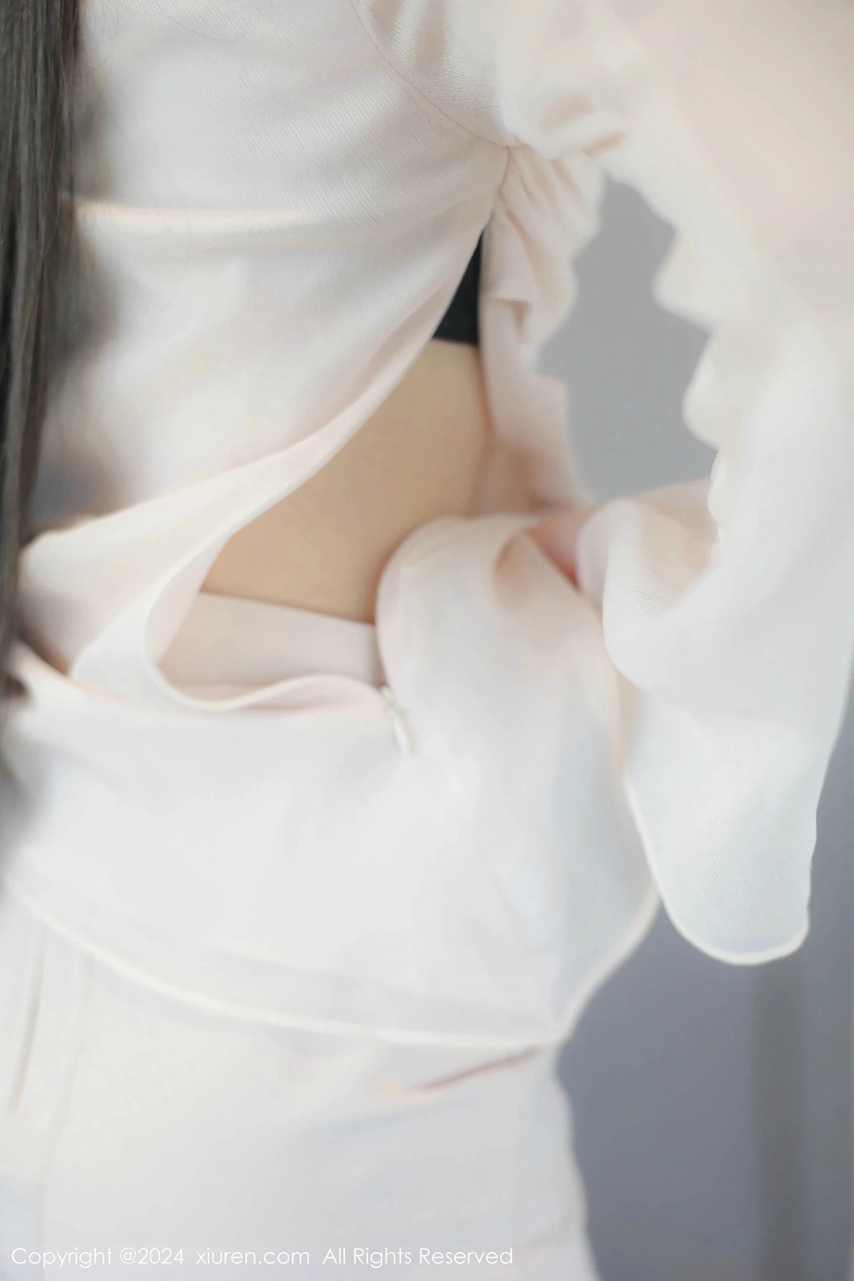 秀人集.com_[XiuRen秀人网]No.8591_模特奶瓶性感白色上衣露黑色情趣服饰配黑丝吊袜秀美腿诱惑写真85P