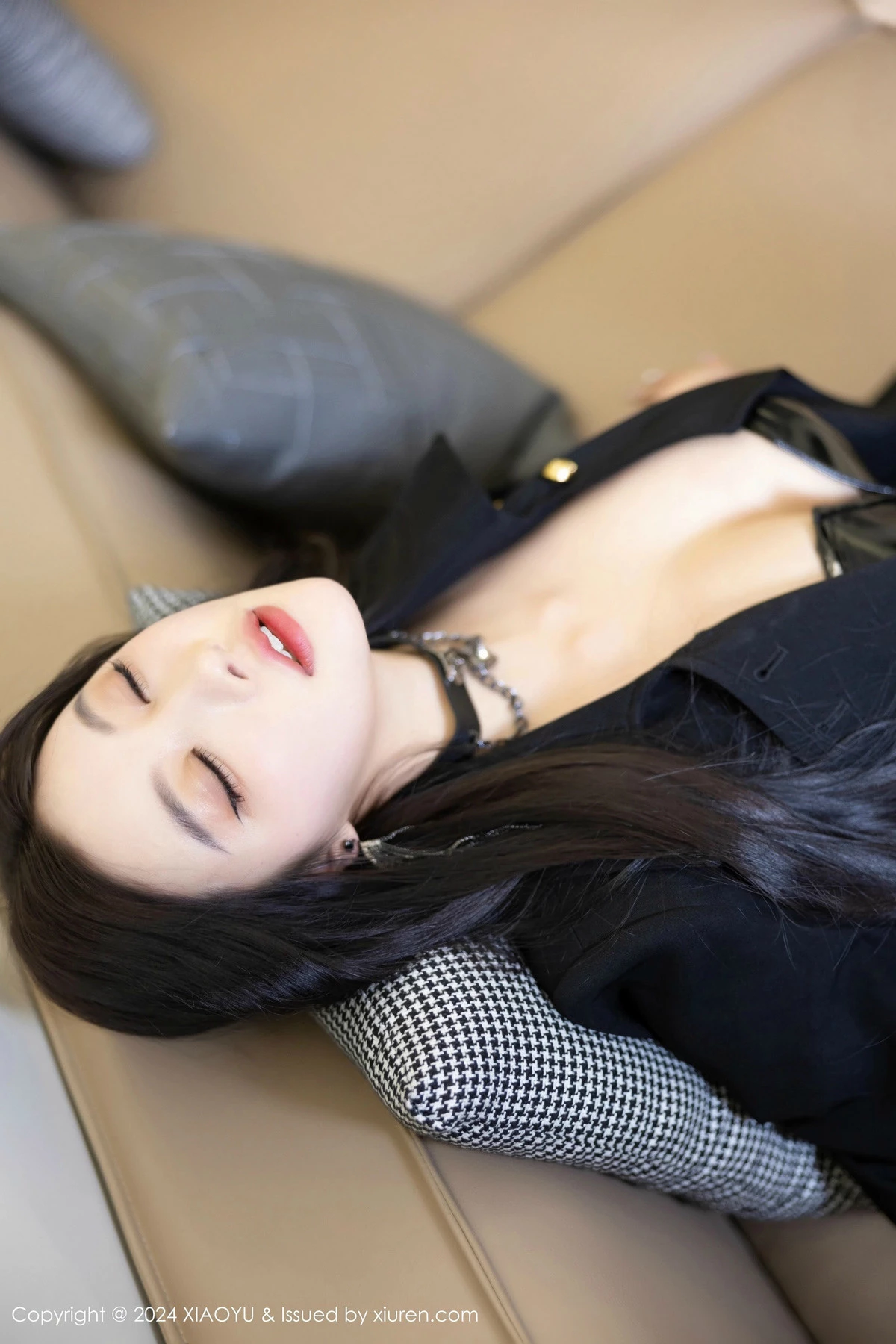 秀人集.com_[XiaoYu画语界]Vol.1241_女神杨晨晨Yome黑色外套露性感黑色皮质内衣秀丰腴身材诱惑写真85P