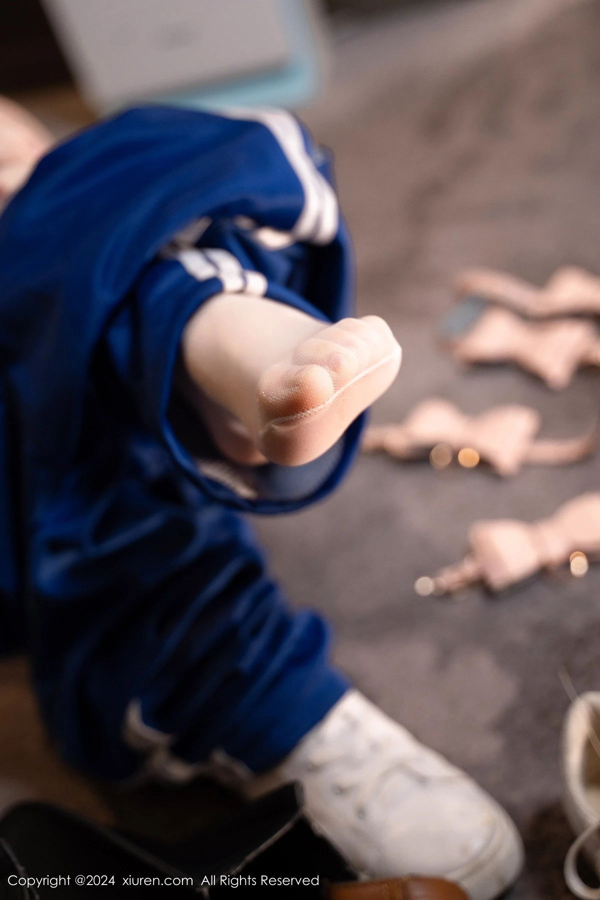 秀人集.com_[XiuRen秀人网]No.8621_新人模特粉嫩嫩性感学妹服饰露粉色内衣配超薄肉丝迷人诱惑写真82P