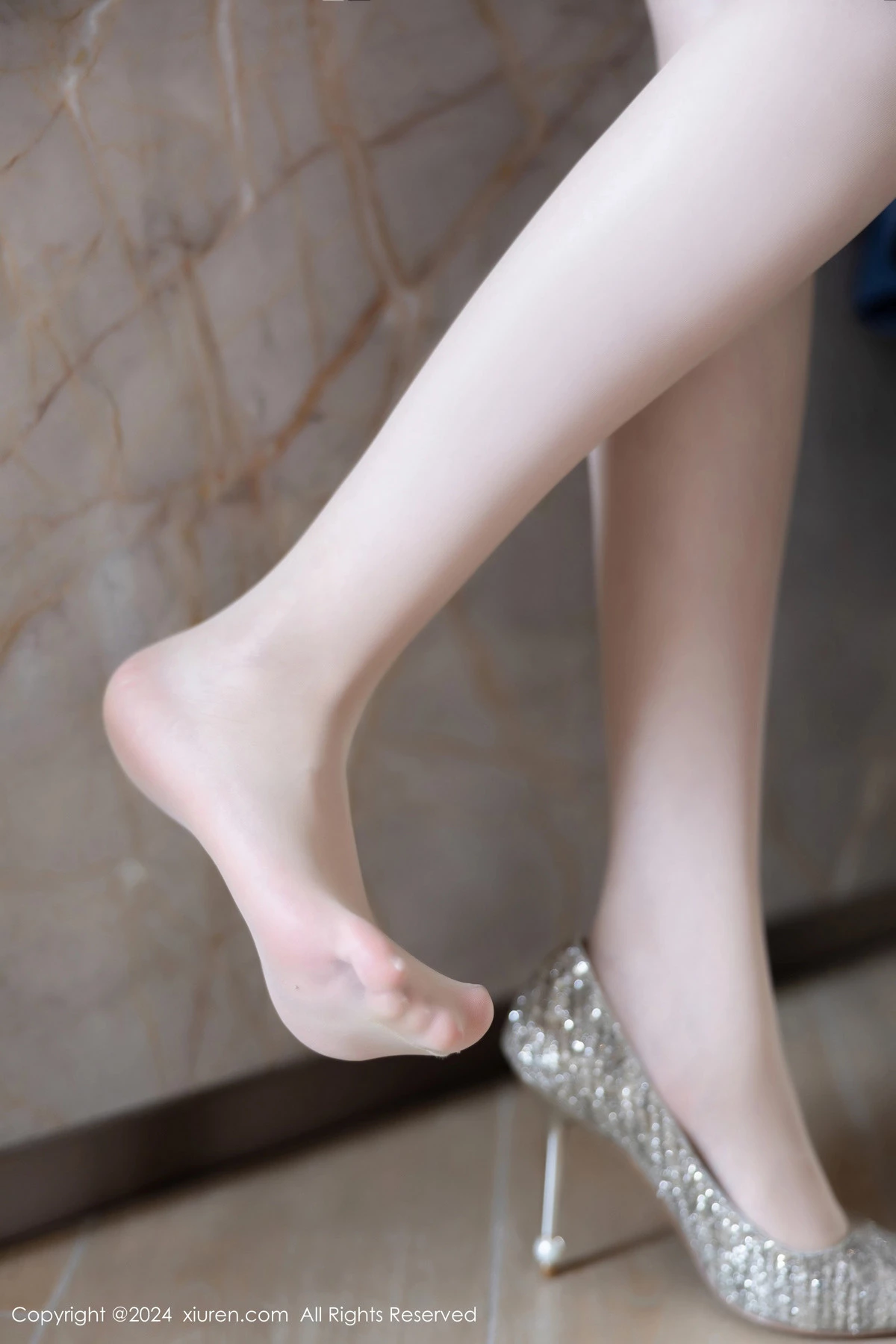 秀人集.com_[XiuRen秀人网]No.8629_女神徐莉芝Booty性感露背连衣短裙配肉丝袜秀曼妙身姿诱惑写真86P