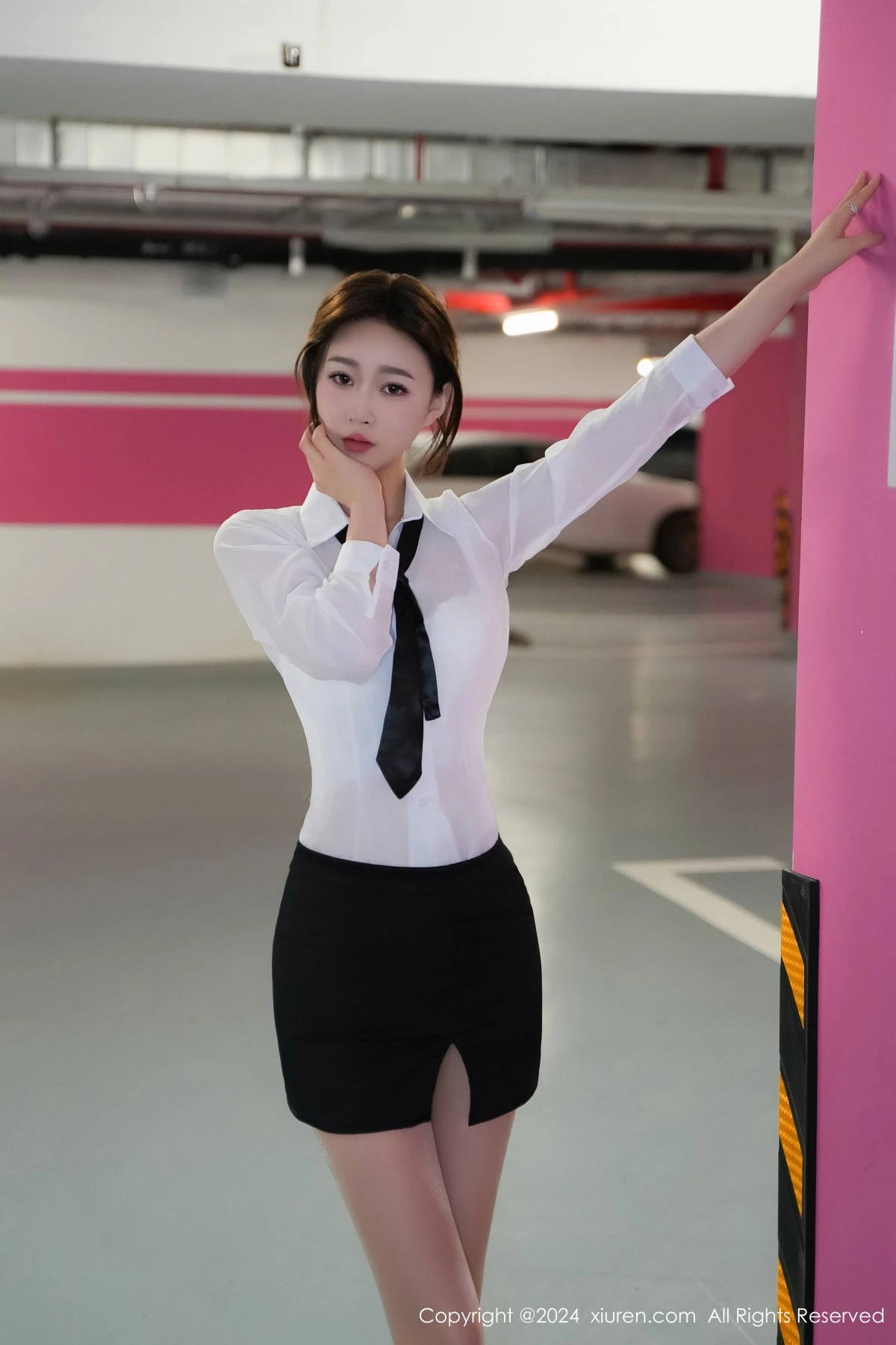 秀人集.com_[XiuRen秀人网]No.8613_模特软糖爱喝奶车内场景性感白色内衣配超薄肉丝完美诱惑写真68P