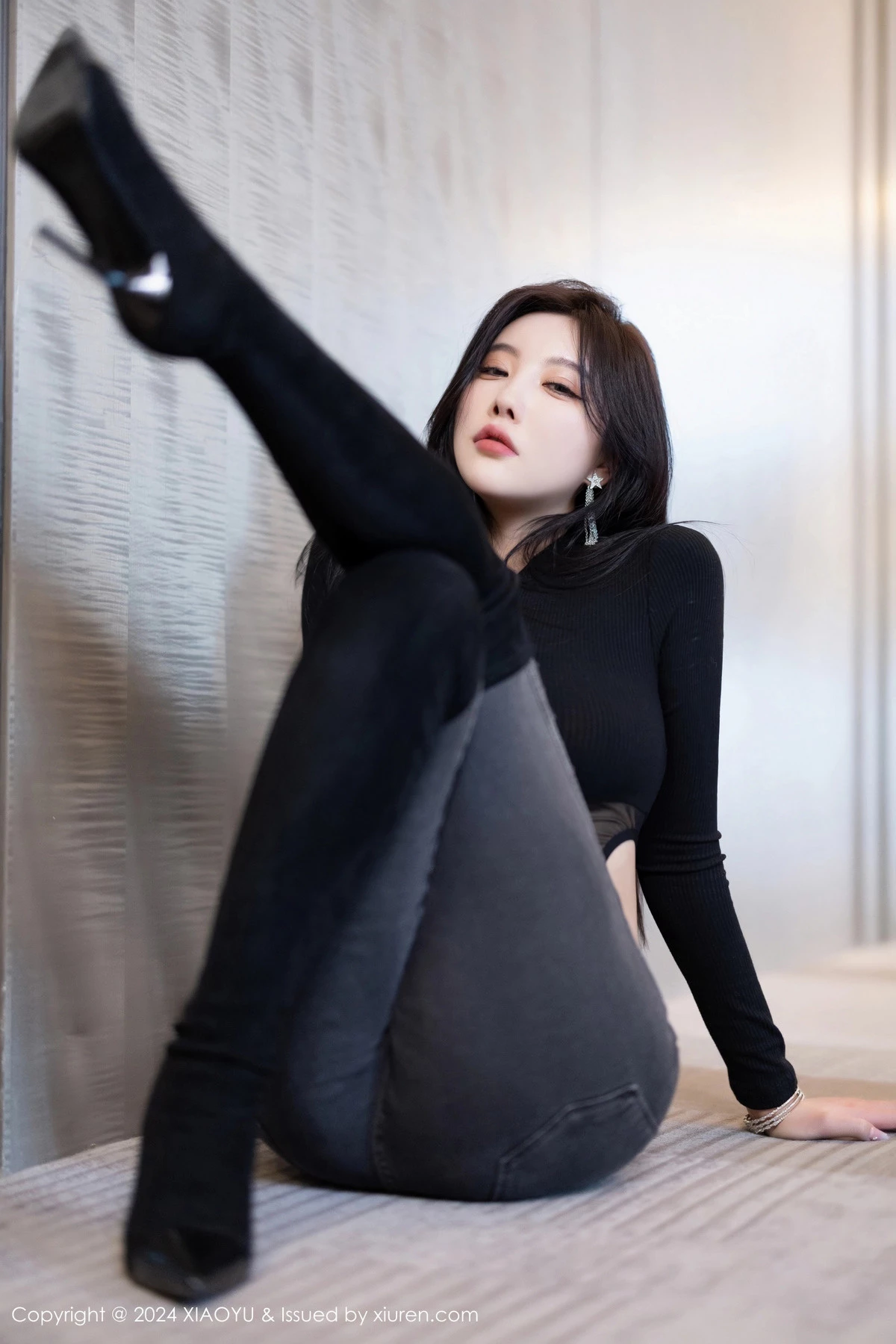 秀人集.com_[XiaoYu画语界]Vol.1243_女神杨晨晨Yome性感黑色网状服饰配黑长靴秀丰腴身材诱惑写真81P