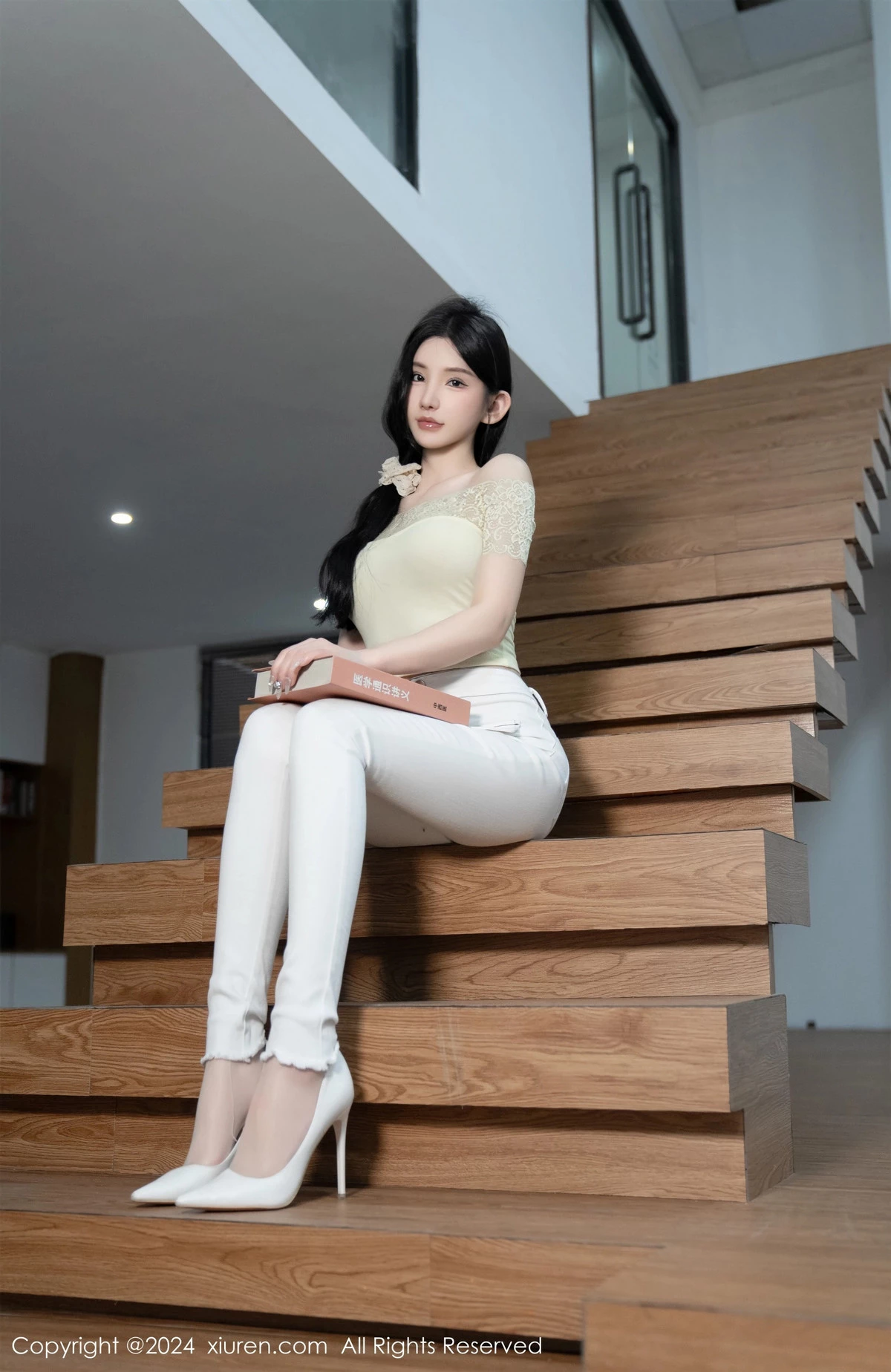 秀人集.com_[XiuRen秀人网]No.8633_女神周于希Sally图书馆场景白色长裤露超薄肉丝秀美腿诱惑写真91P