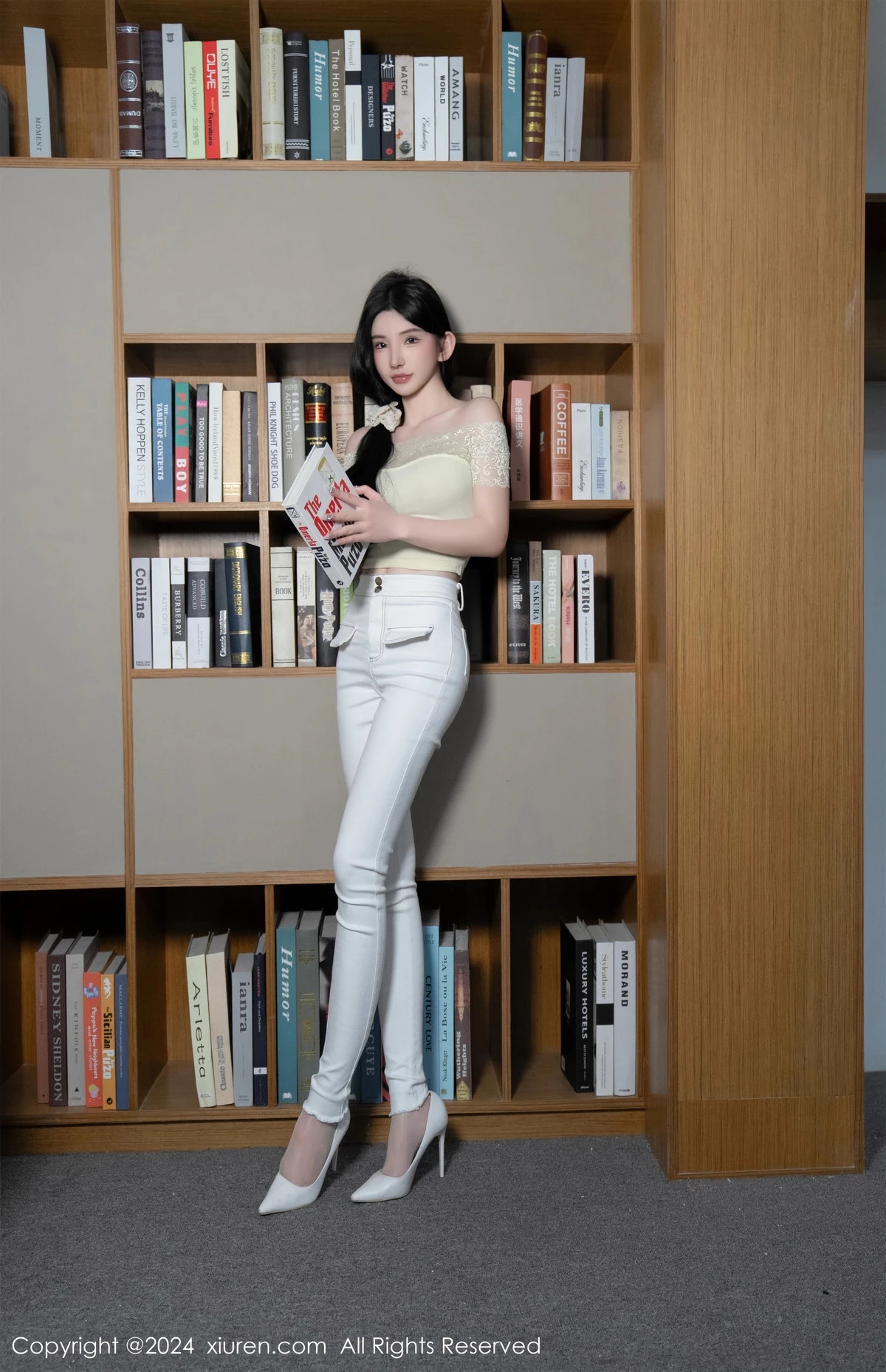 秀人集.com_[XiuRen秀人网]No.8633_女神周于希Sally图书馆场景白色长裤露超薄肉丝秀美腿诱惑写真91P