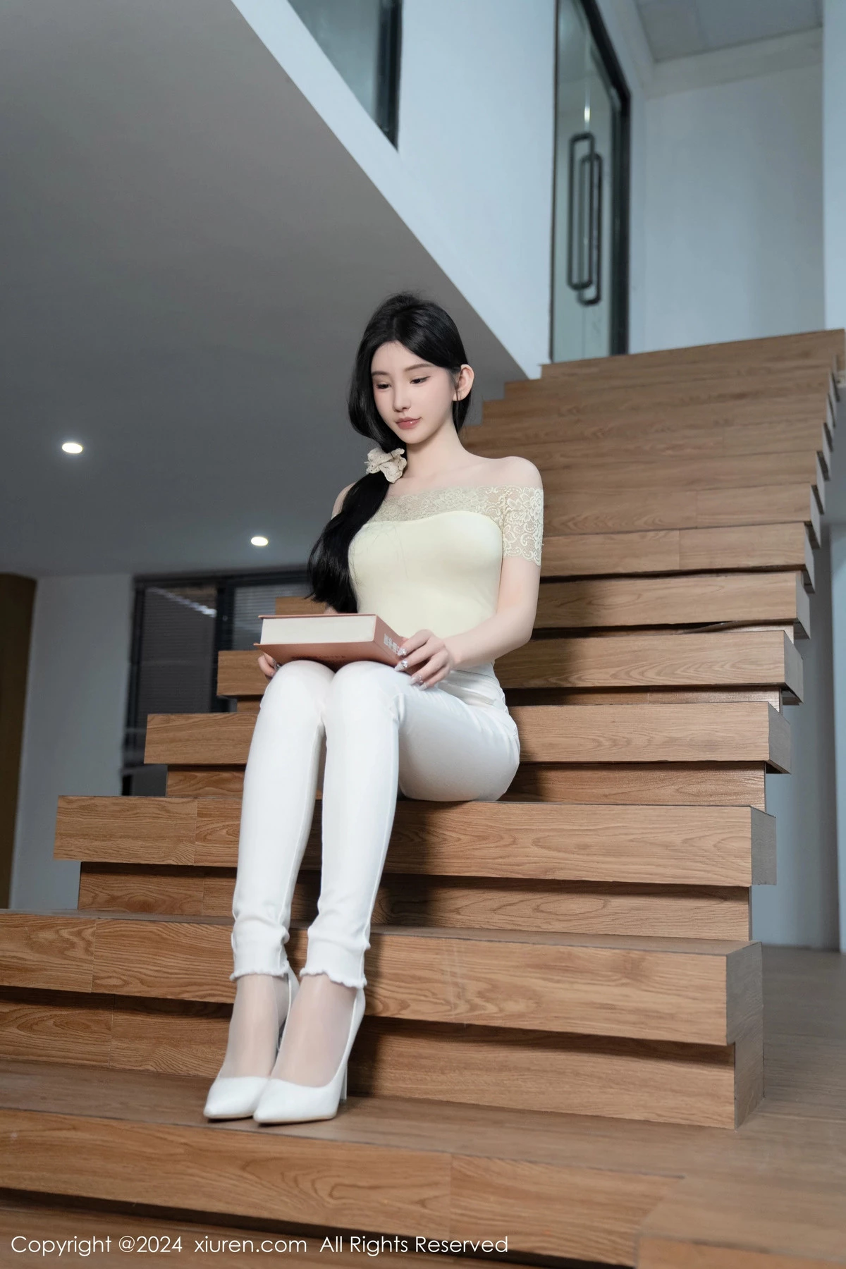 秀人集.com_[XiuRen秀人网]No.8633_女神周于希Sally图书馆场景白色长裤露超薄肉丝秀美腿诱惑写真91P