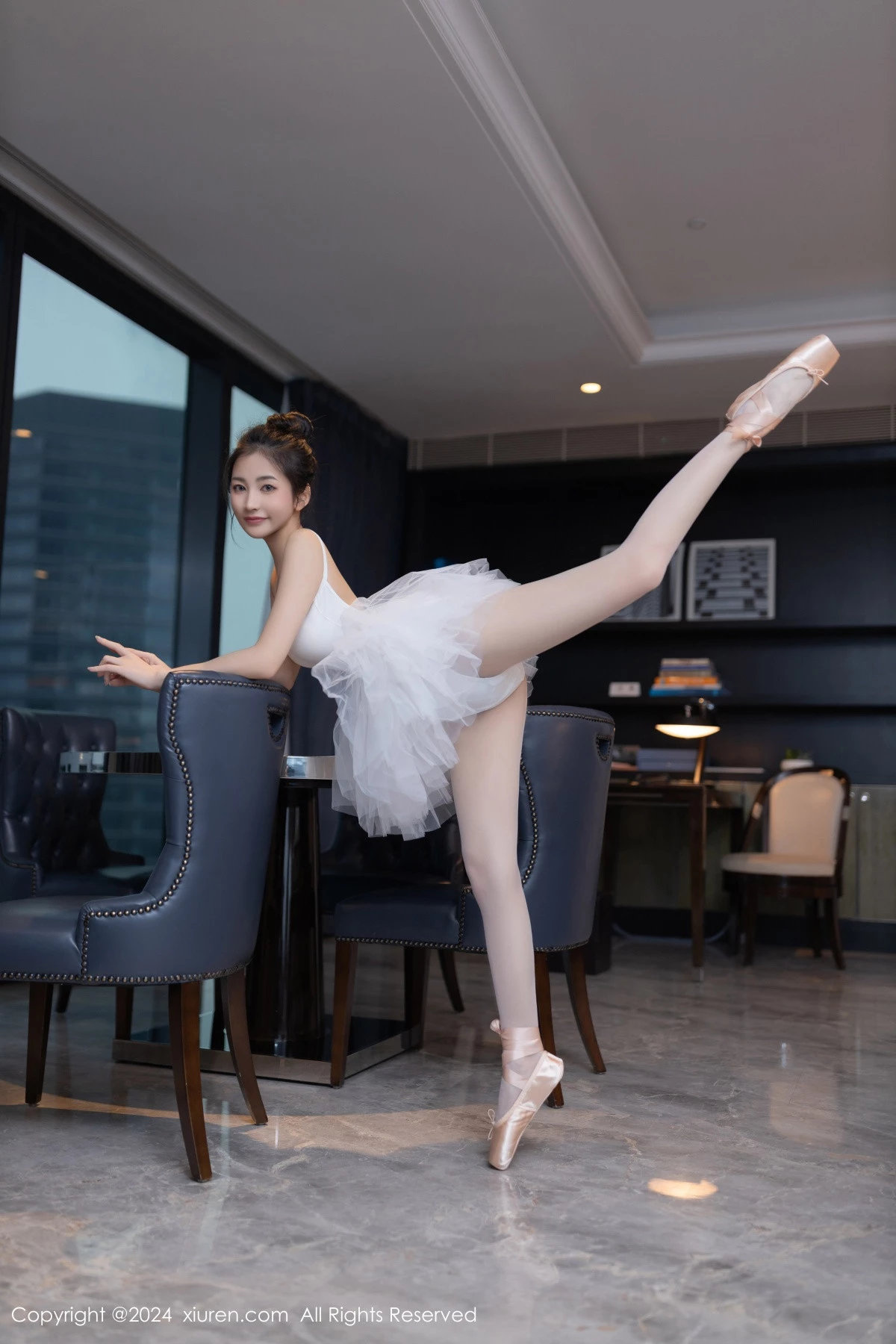 秀人集.com_[XiuRen秀人网]No.8657_模特鱼尾fish私房性感白色芭蕾短裙配白丝袜秀美腿玉足迷人写真80P