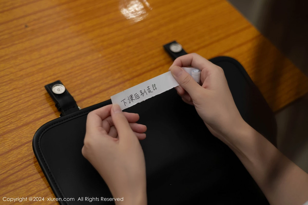 秀人集.com_[XiuRen秀人网]No.8654_模特杏子Yada教室场景性感白色学妹制服露灰色内衣惹火诱惑写真86P