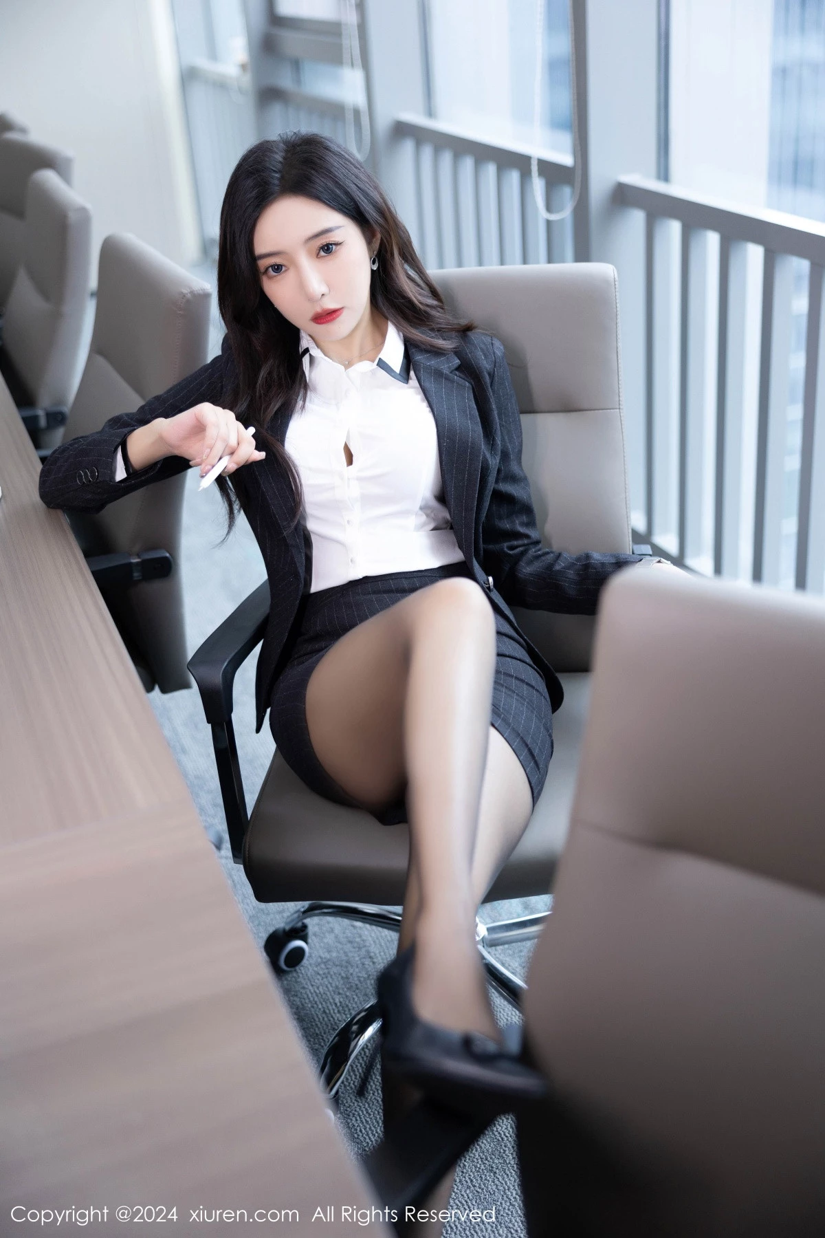 秀人集.com_[XiuRen秀人网]No.8656_女神王馨瑶yanni性感深色OL制服露粉色内衣配超薄黑丝诱惑写真85P