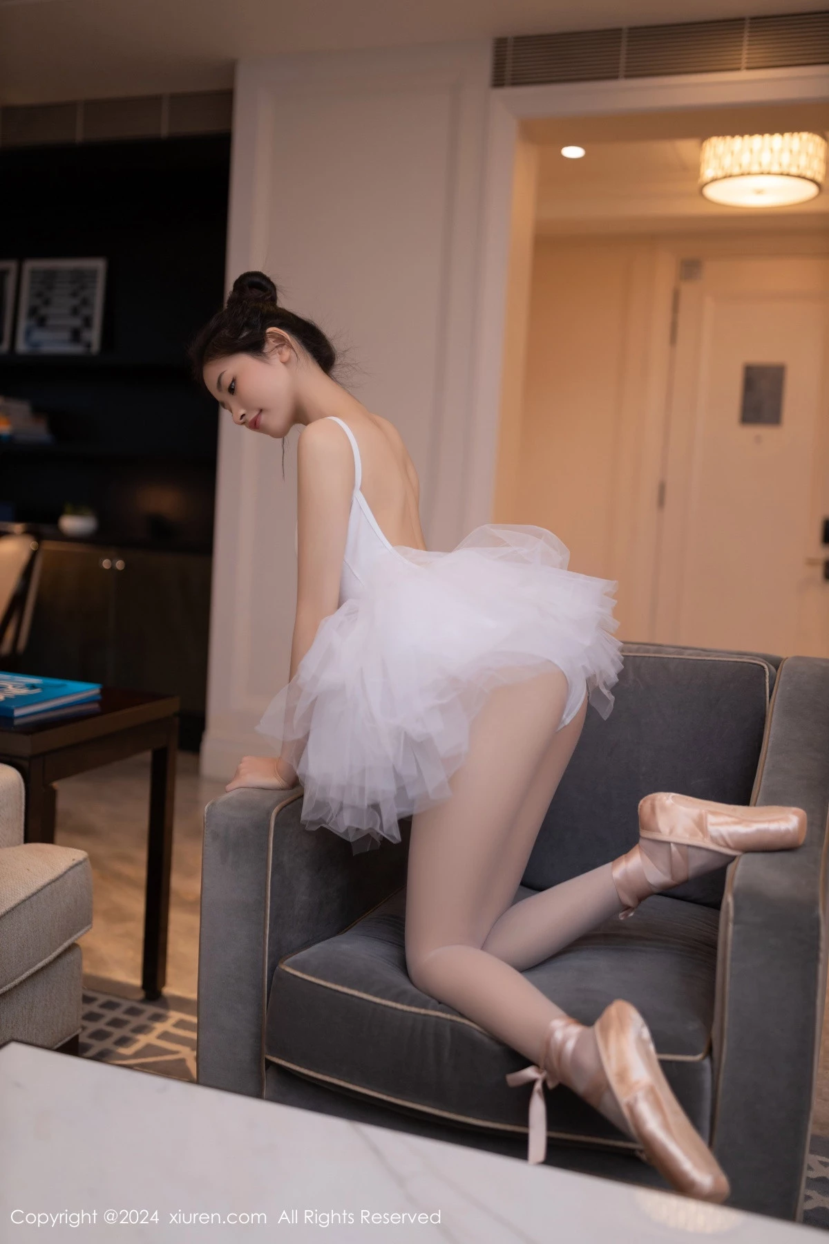 秀人集.com_[XiuRen秀人网]No.8657_模特鱼尾fish私房性感白色芭蕾短裙配白丝袜秀美腿玉足迷人写真80P