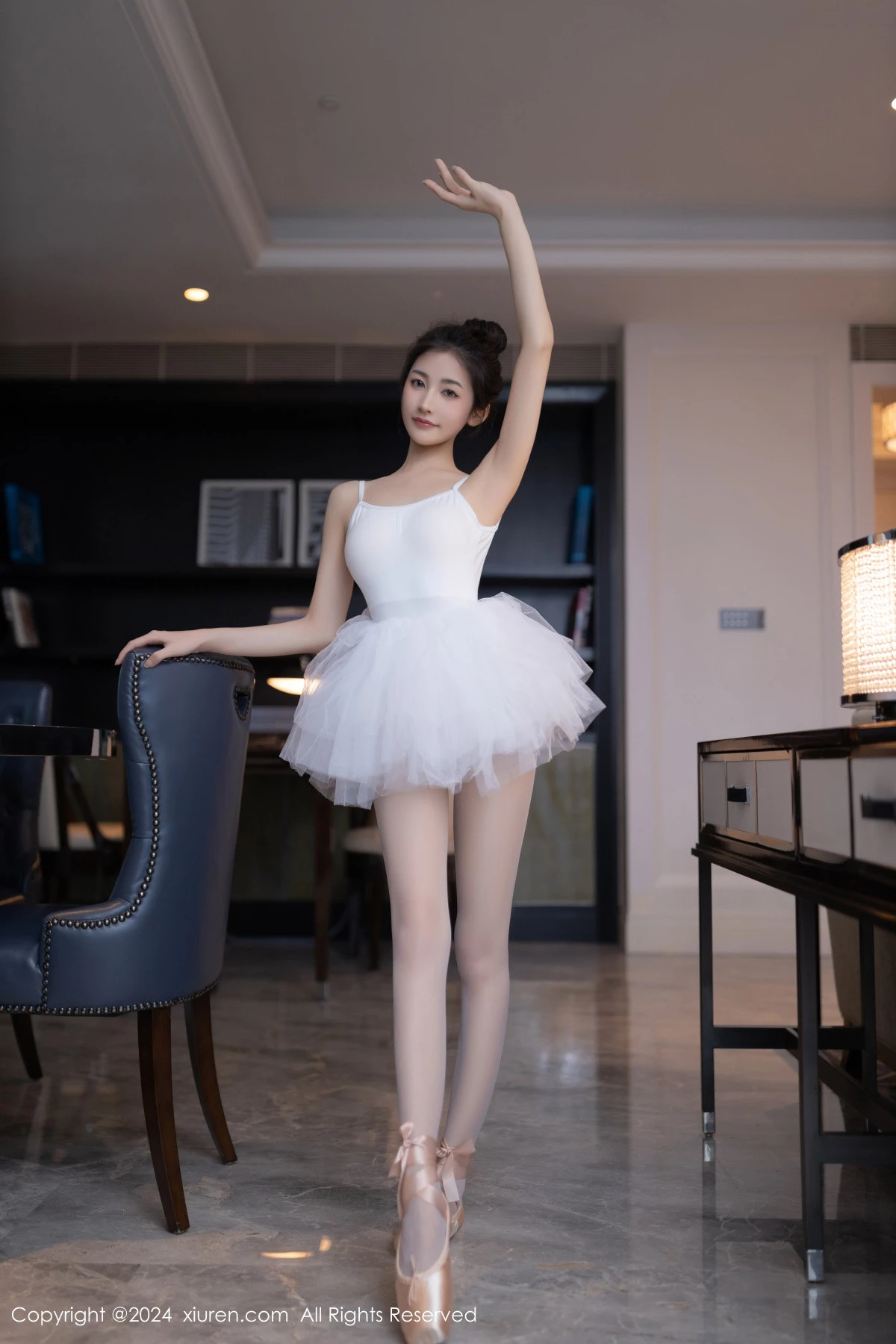 秀人集.com_[XiuRen秀人网]No.8657_模特鱼尾fish私房性感白色芭蕾短裙配白丝袜秀美腿玉足迷人写真80P