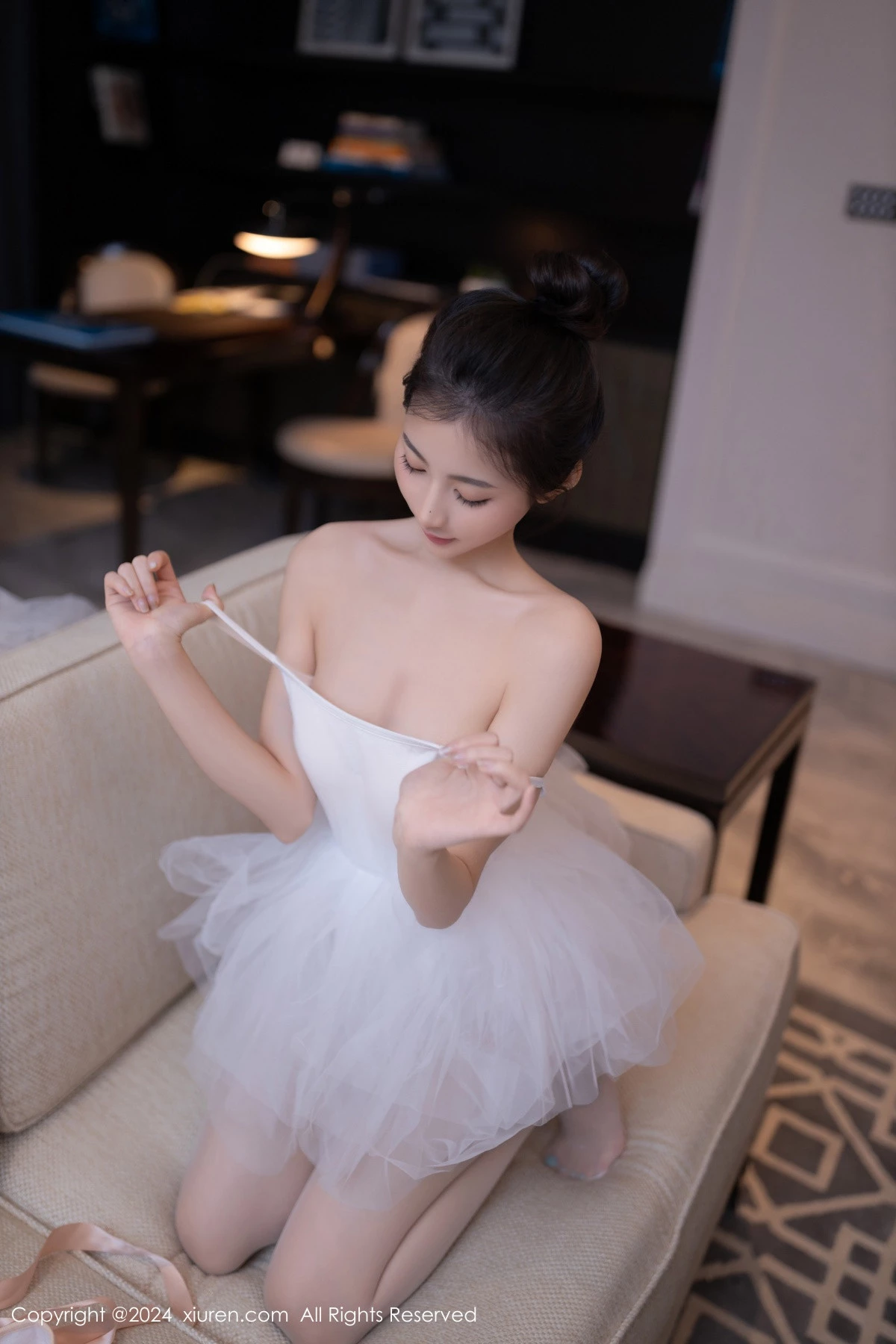 秀人集.com_[XiuRen秀人网]No.8657_模特鱼尾fish私房性感白色芭蕾短裙配白丝袜秀美腿玉足迷人写真80P