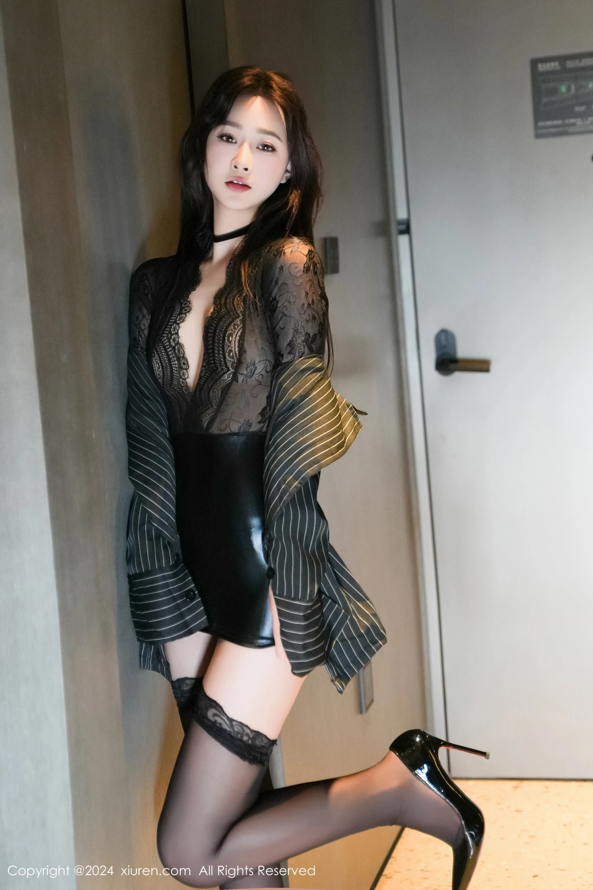 秀人集.com_[XiuRen秀人网]No.8660_模特软糖爱喝奶性感黑色西服露黑色情趣内衣配超薄黑丝魅惑写真72P