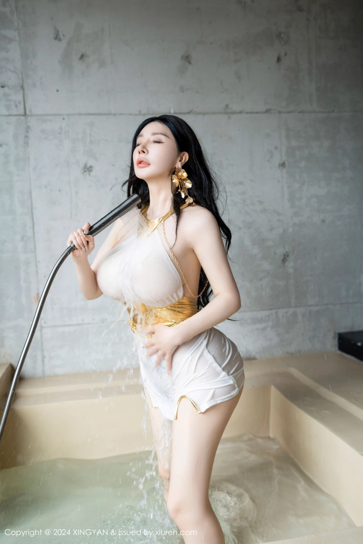 秀人集.com_[XINGYAN星颜社]VOL.238_模特潘思沁性感白色轻透连衣短裙配原色丝袜秀丰满身材诱惑写真82P