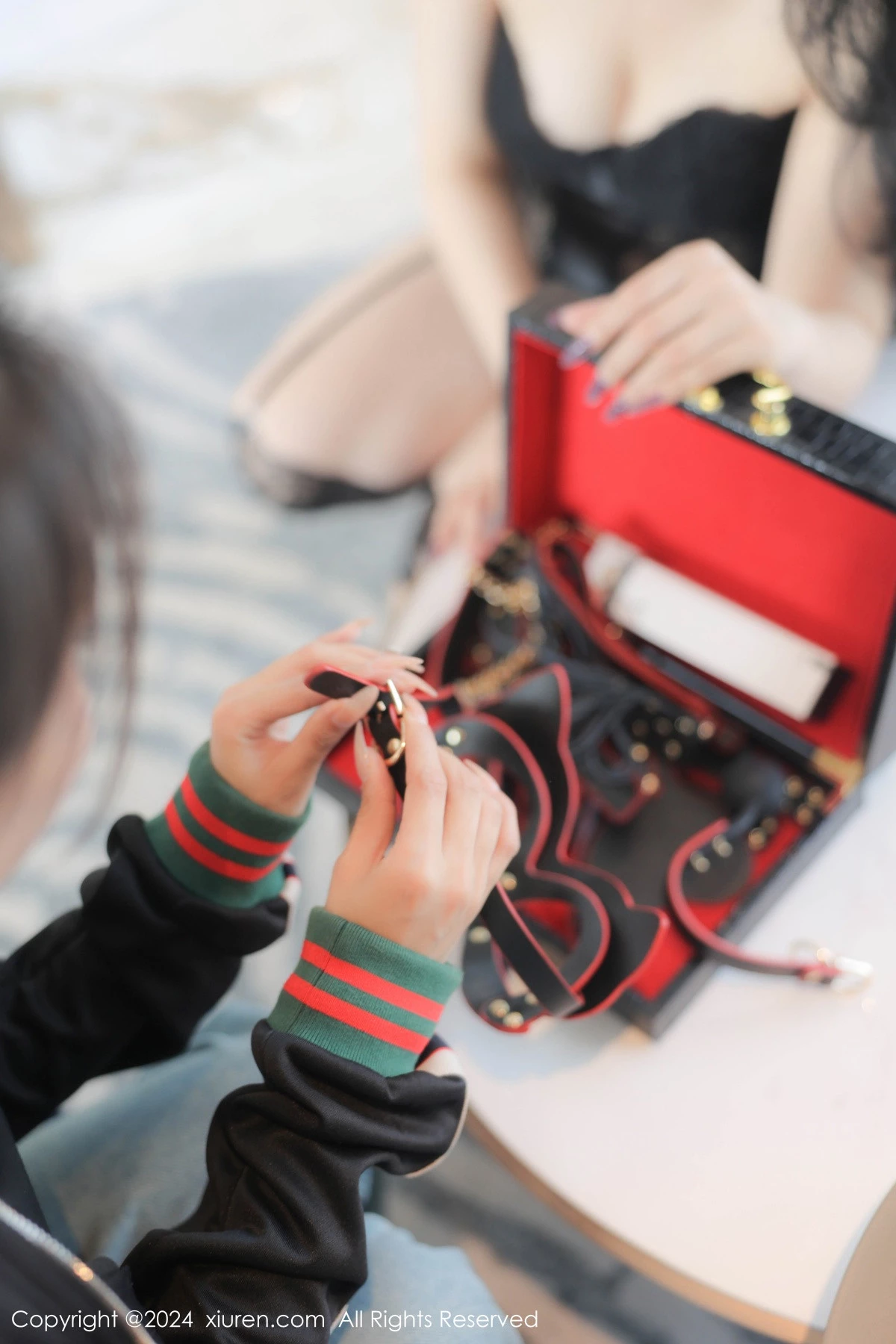 秀人集.com_[XiuRen秀人网]No.8668_模特合集周周不吃香菜私房性感姐妹花黑色内衣完美诱惑写真85P