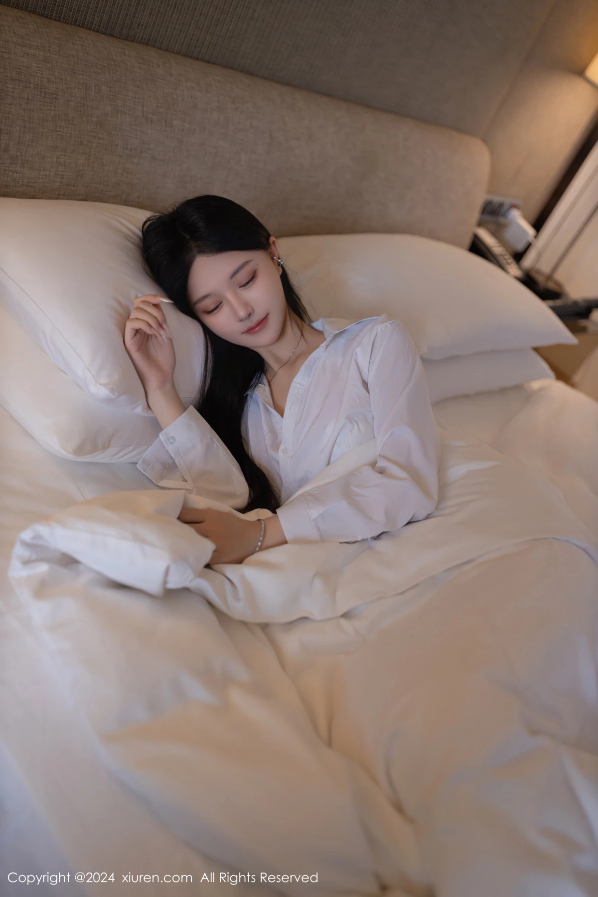 秀人集.com_[XiuRen秀人网]No.8672_模特幼幼性感粉色上衣配蓝色牛仔裤半脱秀翘臀美腿撩人诱惑写真80P