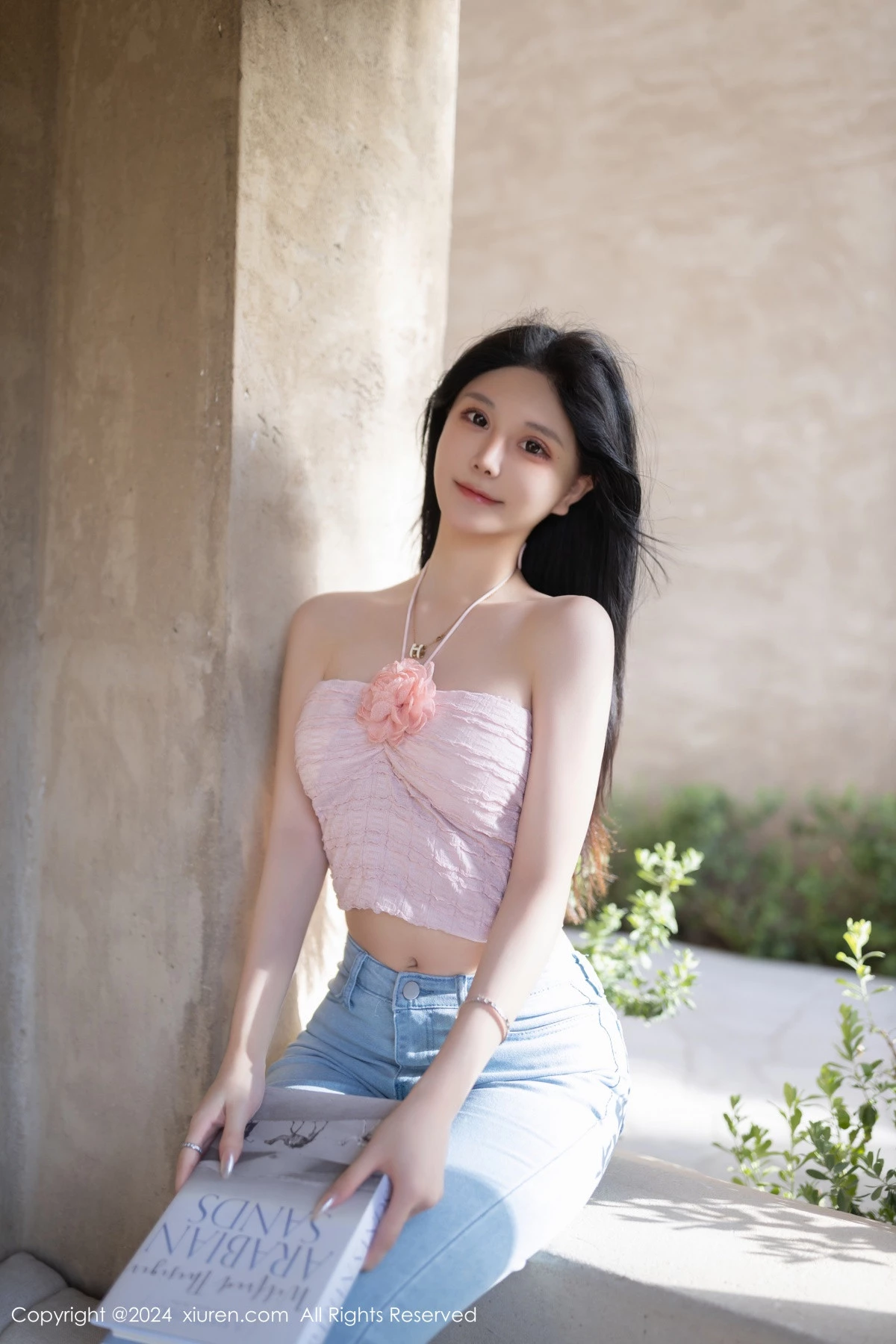 秀人集.com_[XiuRen秀人网]No.8672_模特幼幼性感粉色上衣配蓝色牛仔裤半脱秀翘臀美腿撩人诱惑写真80P