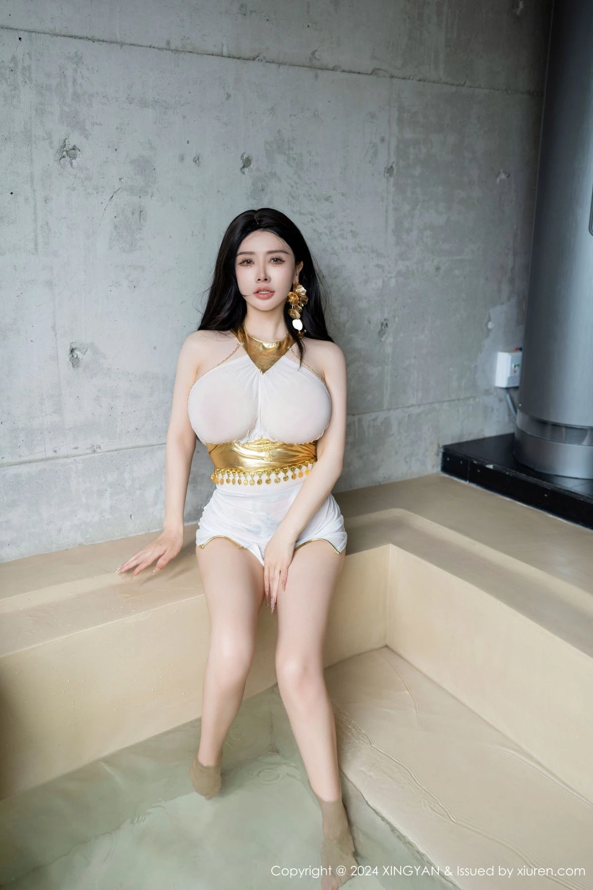 秀人集.com_[XINGYAN星颜社]VOL.238_模特潘思沁性感白色轻透连衣短裙配原色丝袜秀丰满身材诱惑写真82P