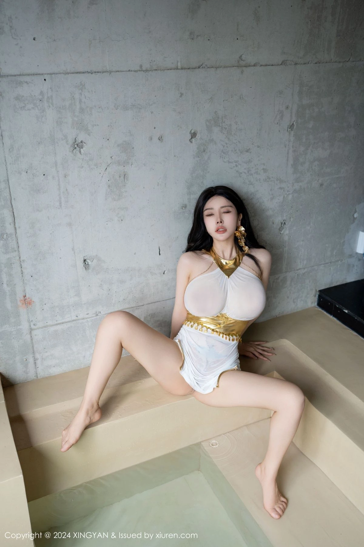 秀人集.com_[XINGYAN星颜社]VOL.238_模特潘思沁性感白色轻透连衣短裙配原色丝袜秀丰满身材诱惑写真82P