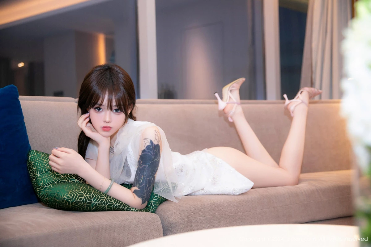 秀人集.com_[XiuRen秀人网]No.8696_模特奶瓶性感白色连衣短裙露粉色情趣内衣秀曼妙身姿诱惑写真81P