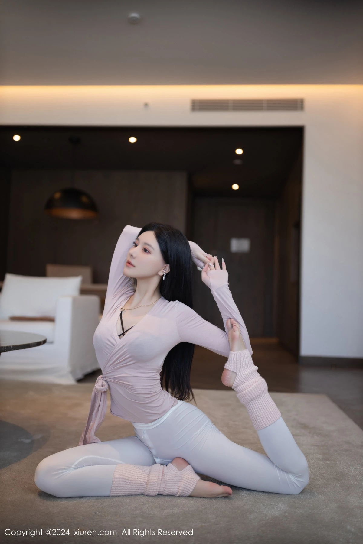 秀人集.com_[XiuRen秀人网]No.8705_模特幼幼性感浅粉色瑜伽服配露臀白长裤紧身秀完美身材诱惑写真81P