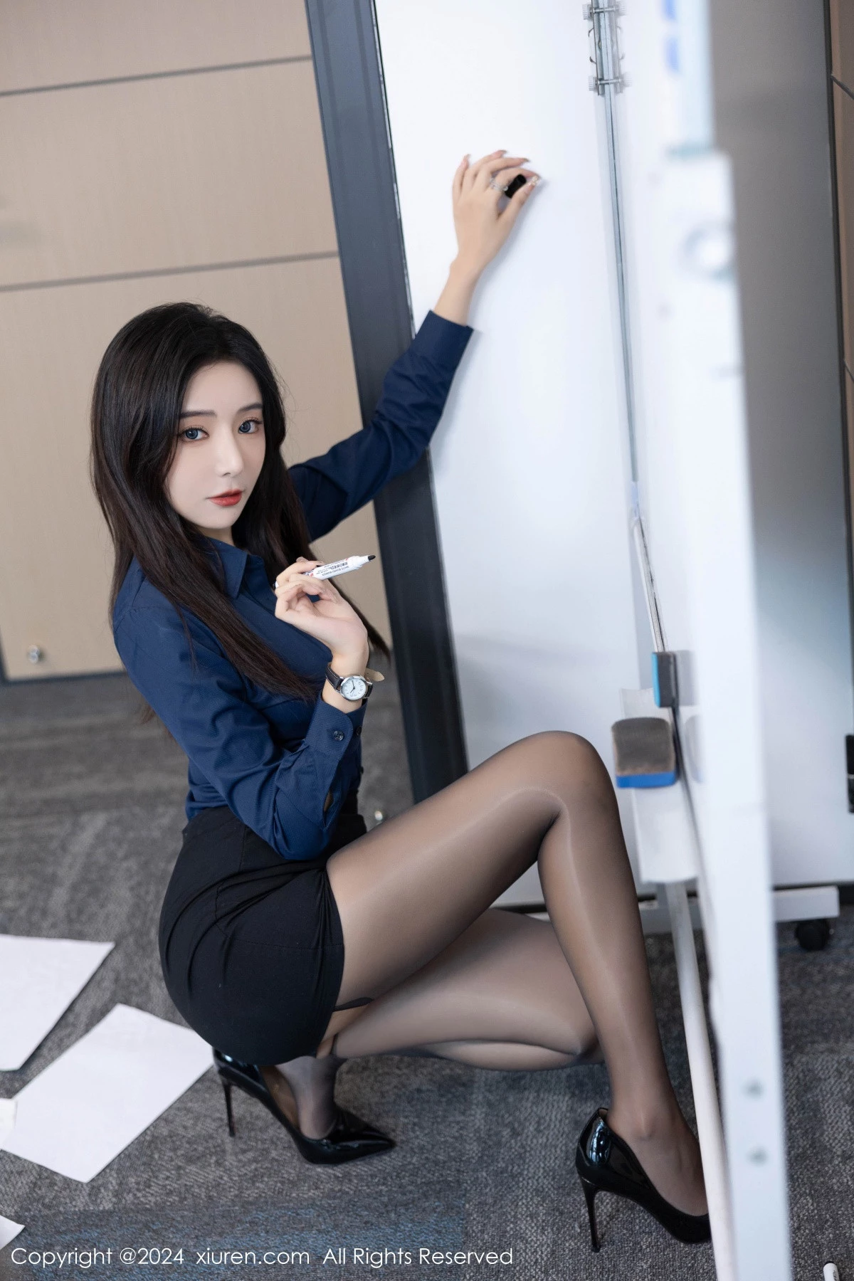 秀人集.com_[XiuRen秀人网]No.8760_女神王馨瑶yanni性感Ol深色服饰配开档黑丝秀完美身材诱惑写真88P