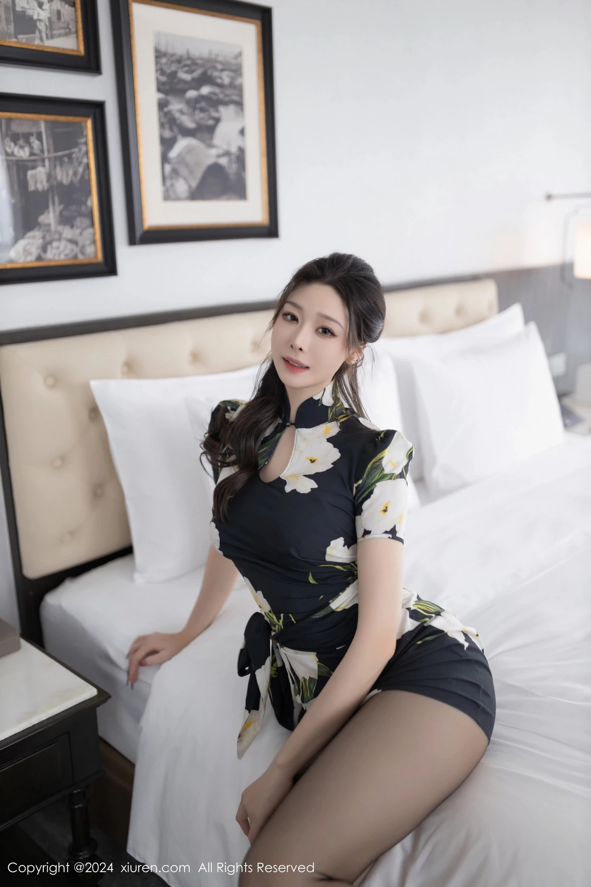 秀人集.com_[XiuRen秀人网]No.8768_模特小逗逗性感花色图案连衣短裙配超薄黑丝秀曼妙身姿诱惑写真80P