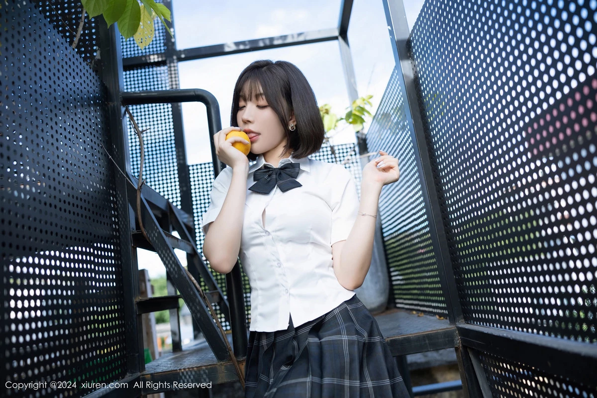 秀人集.com_[XiuRen秀人网]No.8785_女神徐莉芝Booty性感学生制服短裙配黑丝袜秀曼妙身姿诱惑写真100P