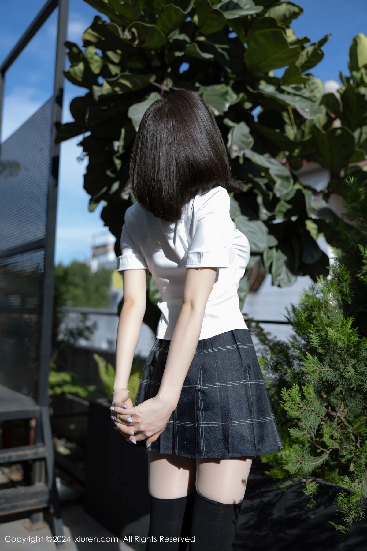 秀人集.com_[XiuRen秀人网]No.8785_女神徐莉芝Booty性感学生制服短裙配黑丝袜秀曼妙身姿诱惑写真100P