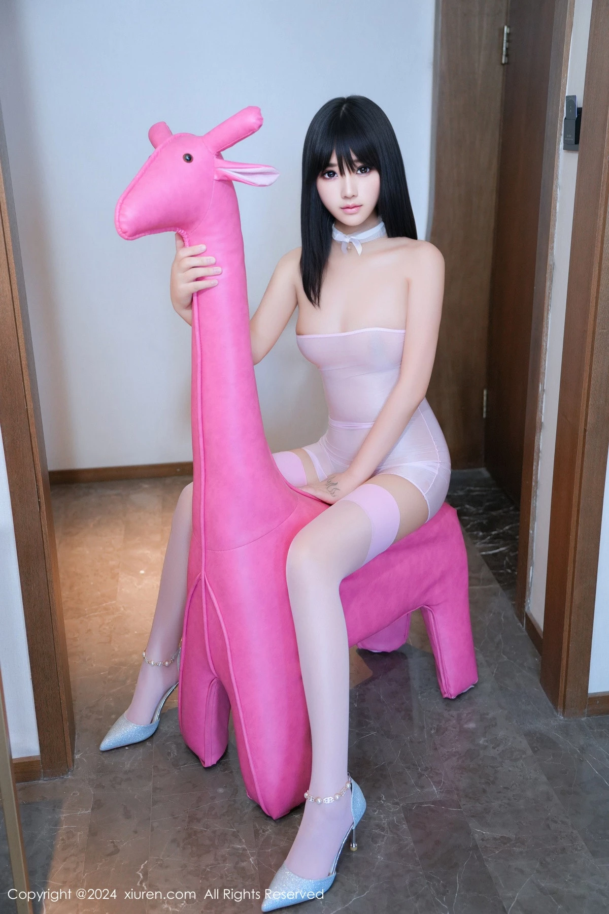 秀人集.com_[XiuRen秀人网]No.8790_模特徐若兮性感粉色薄透连体服饰配粉色丝袜秀曼妙身姿诱惑写真82P