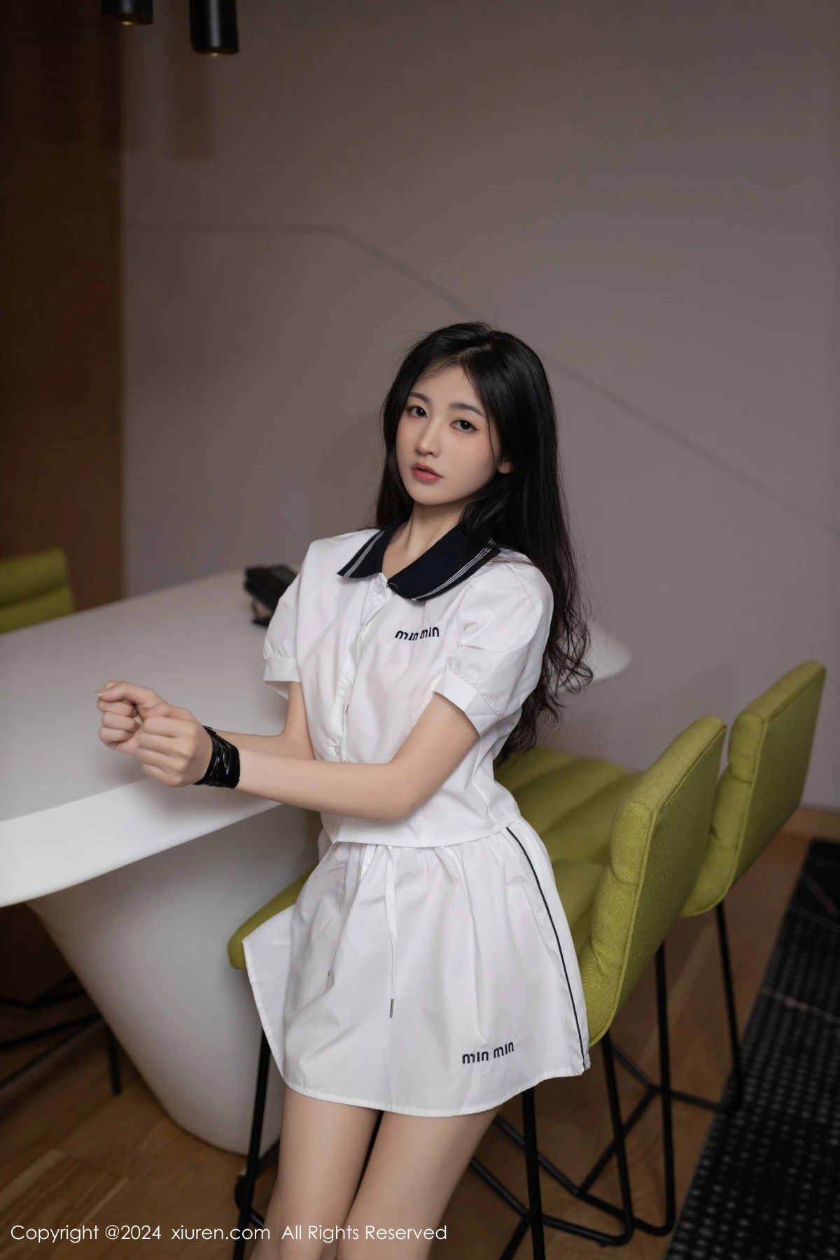 秀人集.com_[XiuRen秀人网]No.8793_模特鱼尾fish性感白色短裙套装露粉色内衣秀曼妙身姿迷人写真80P