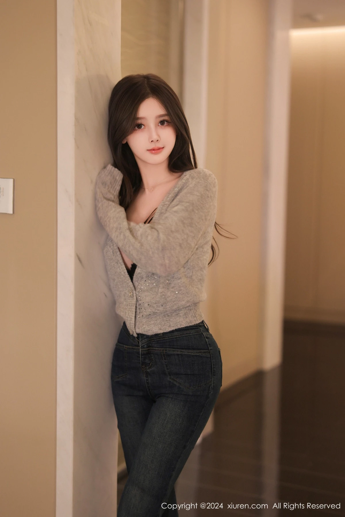 秀人集.com_[XiuRen秀人网]No.8806_模特奶喵喵灰色上衣露性感黑色蕾丝情趣内衣秀丰满身材诱惑写真81P